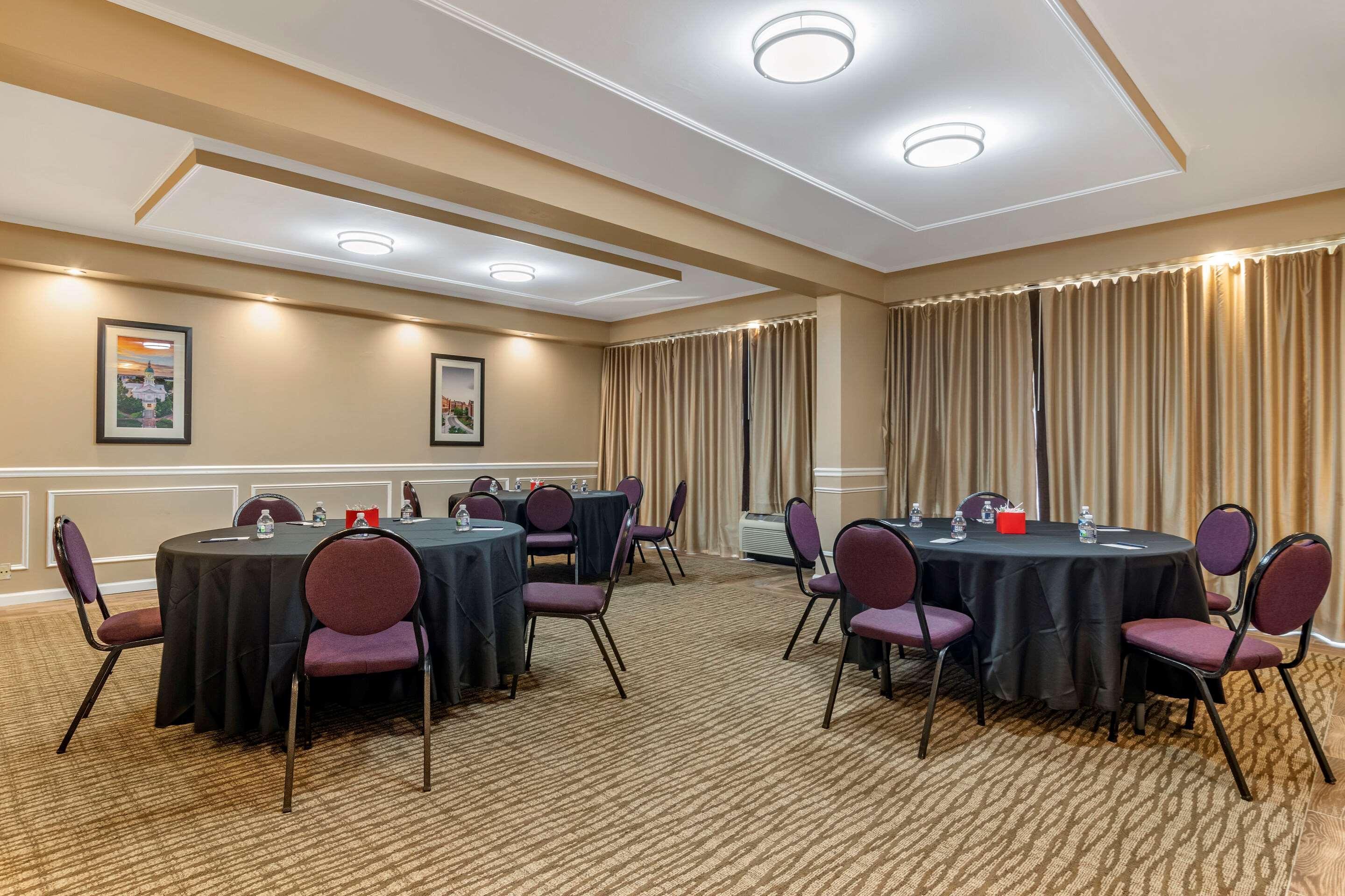 Centro de Negocios Comfort Inn & Suites Madison Area