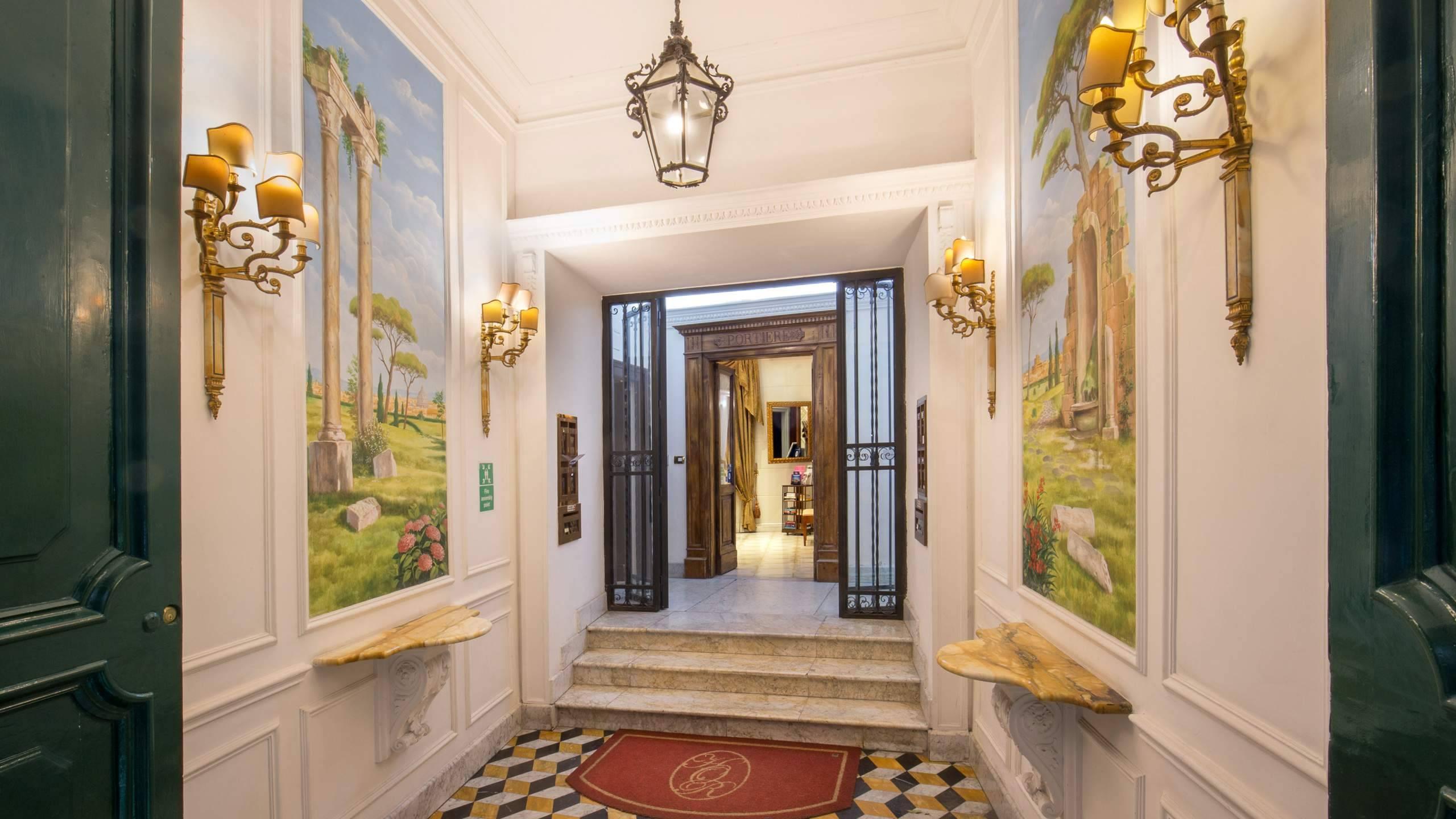 Varios Suite Opera Rooms