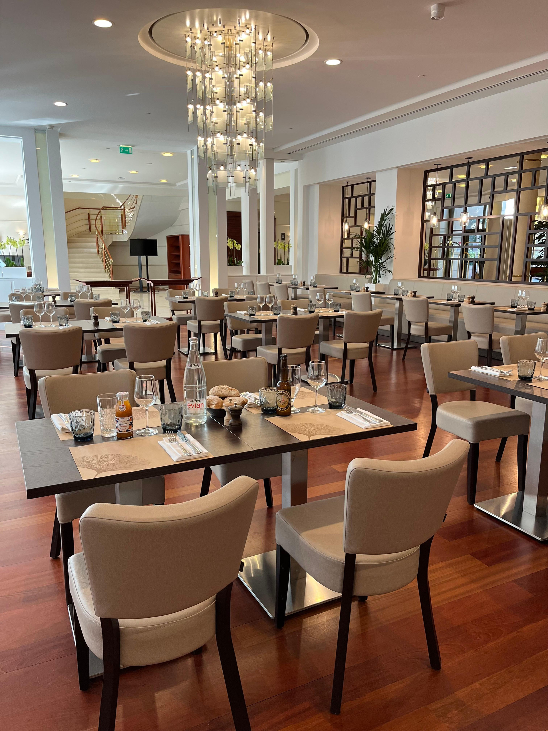 Restaurant Evergreen Laurel Hotel