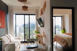 Alquiler Vacacional - Luxury Apartment - WFH Oasis with Rooftop Pool in Z10 - Safe Neighborhood