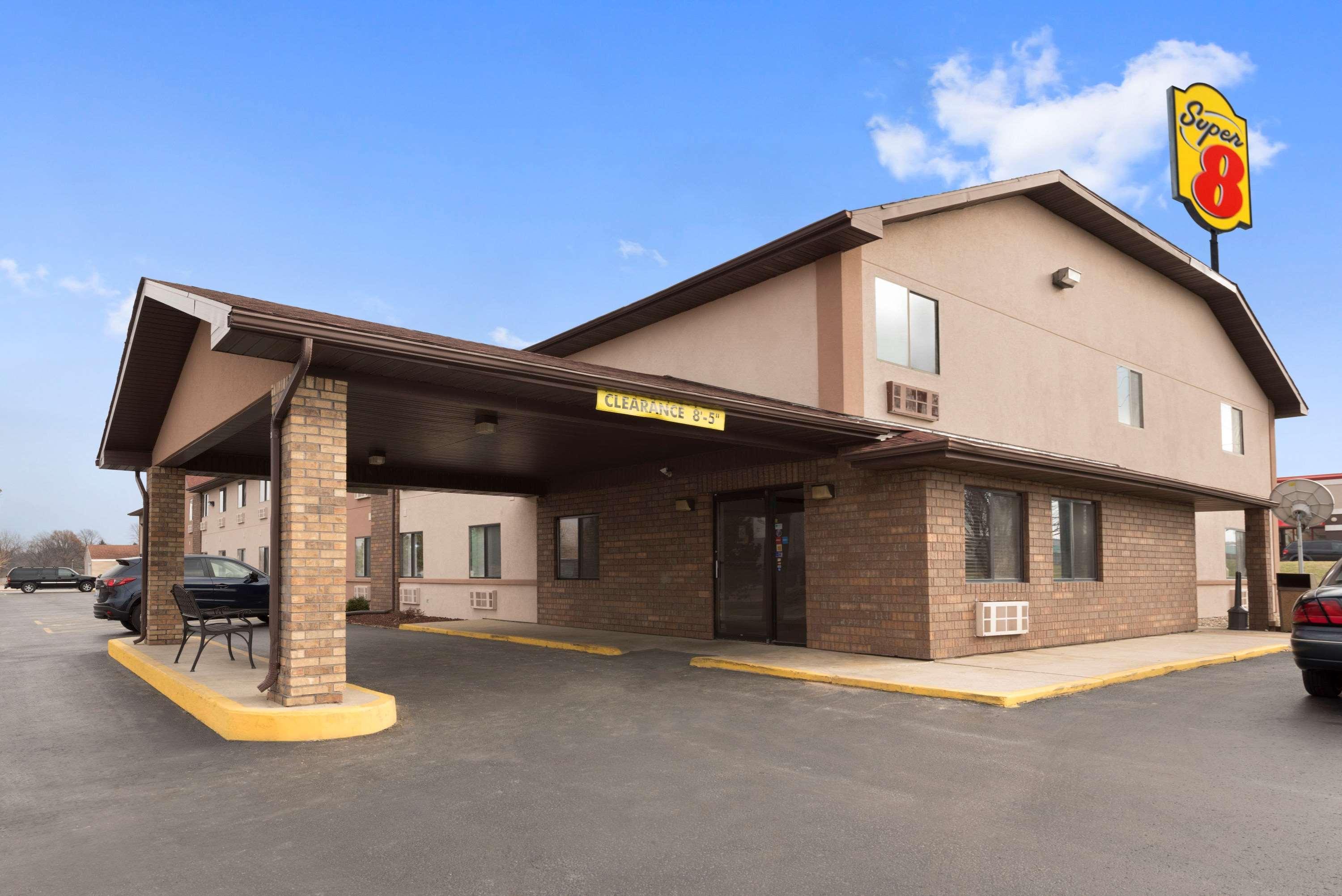 Vista Exterior Super 8 by Wyndham Rantoul
