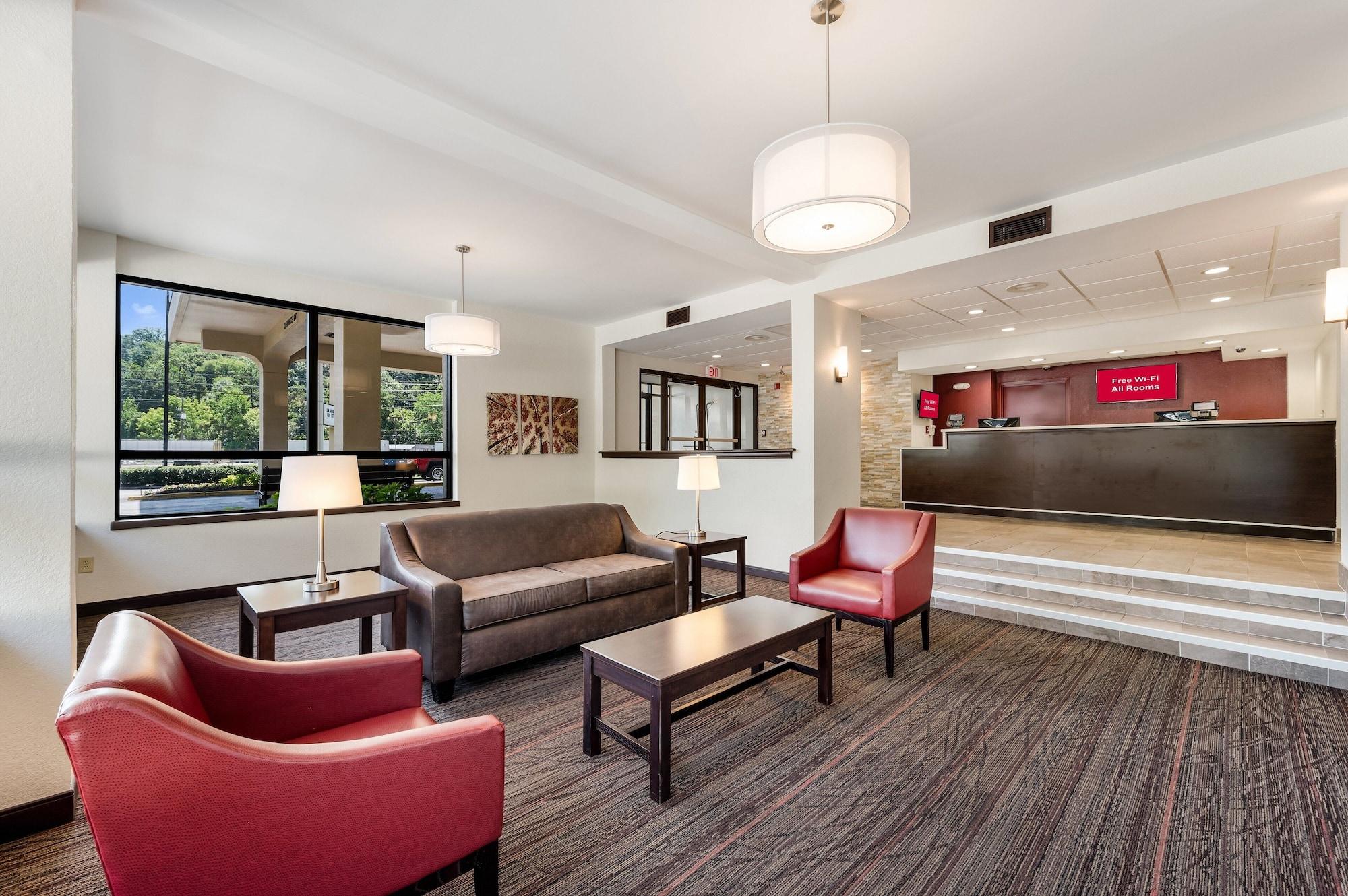 Vista Lobby Red Roof Inn Birmingham South