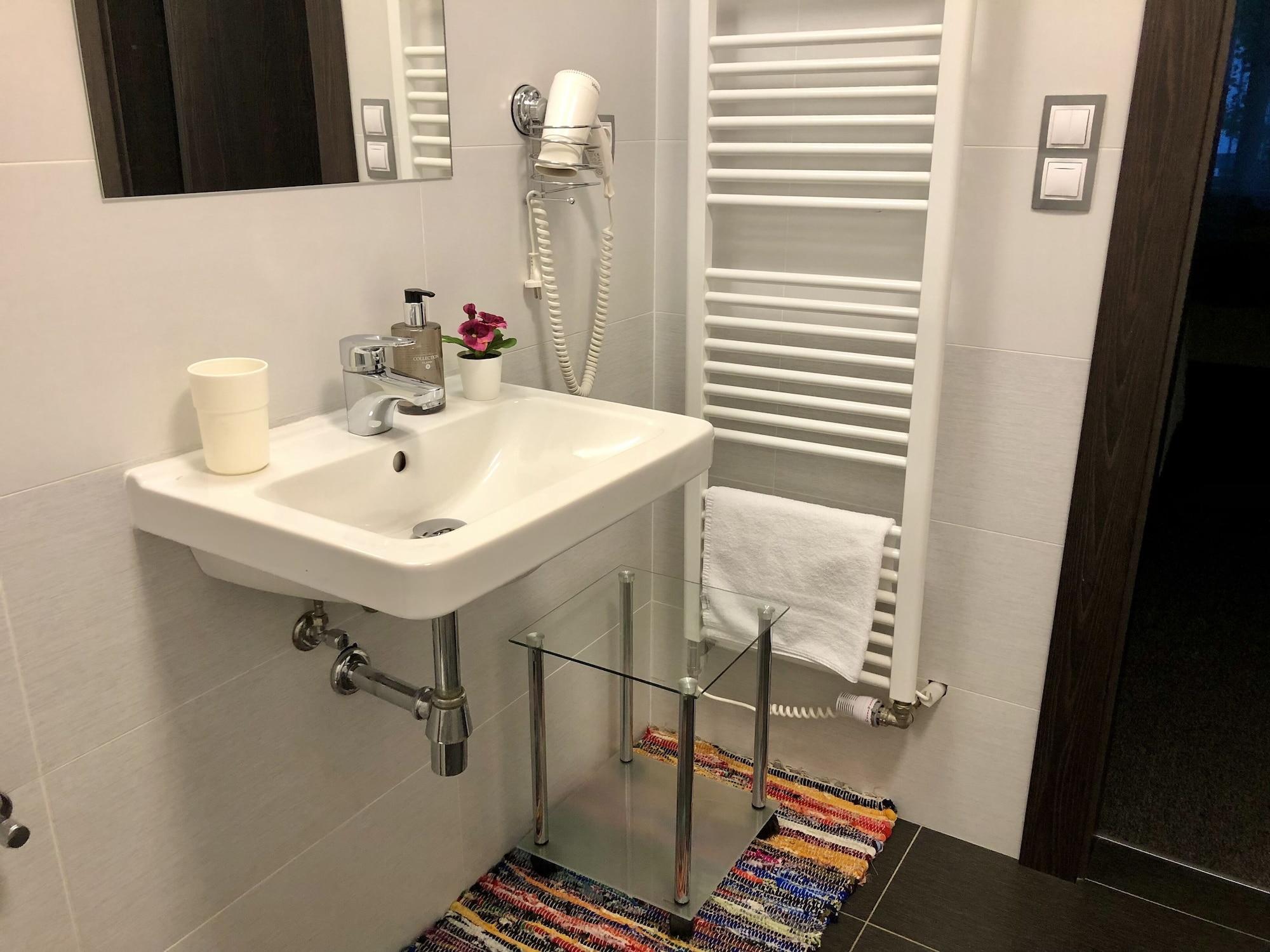 Equipamiento de Habitación Grand Petit Hotel ex Shato Gesson