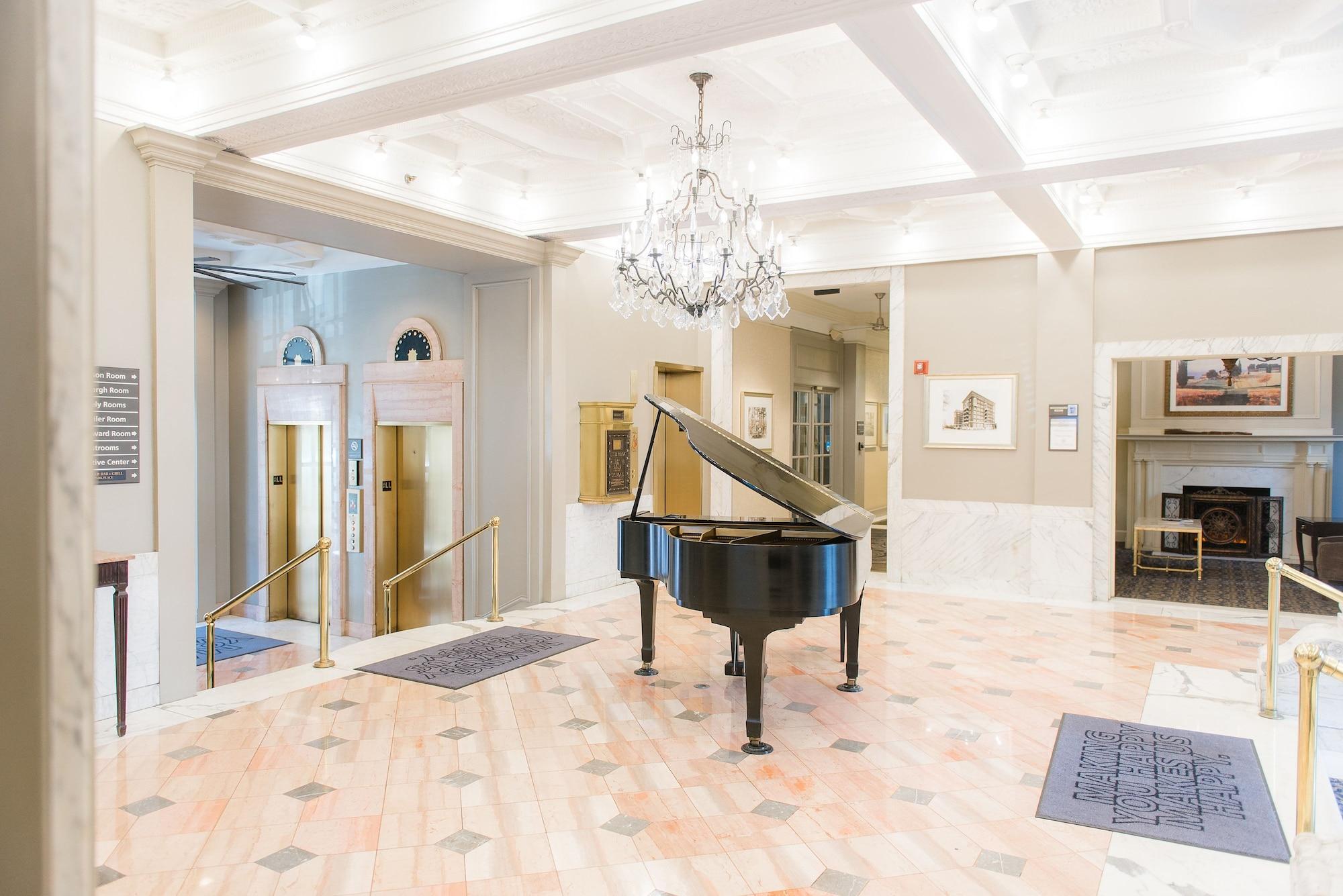 Vista Lobby Hampton Inn & Suites Birmingham-Downtown-Tutwiler