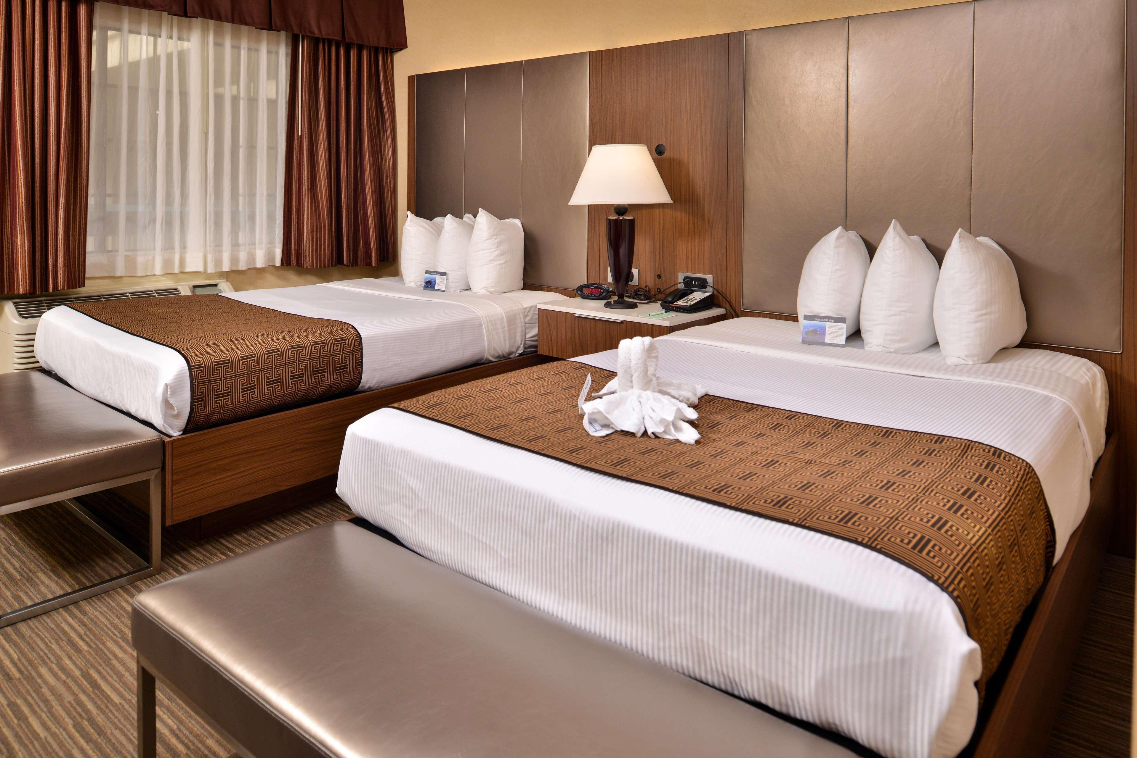 Vista Exterior Best Western Hollywood Plaza Inn Hotel - Hollywood Walk of Fame LA