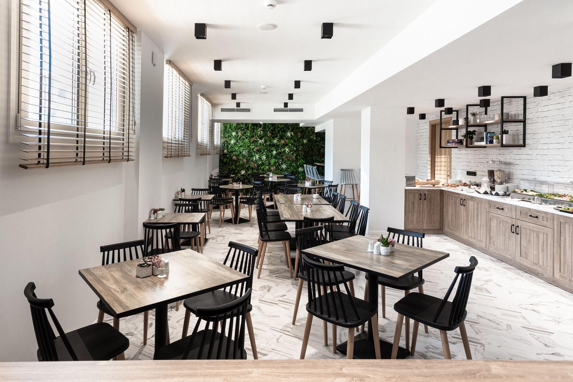 Restaurant 31 Doors Hotel