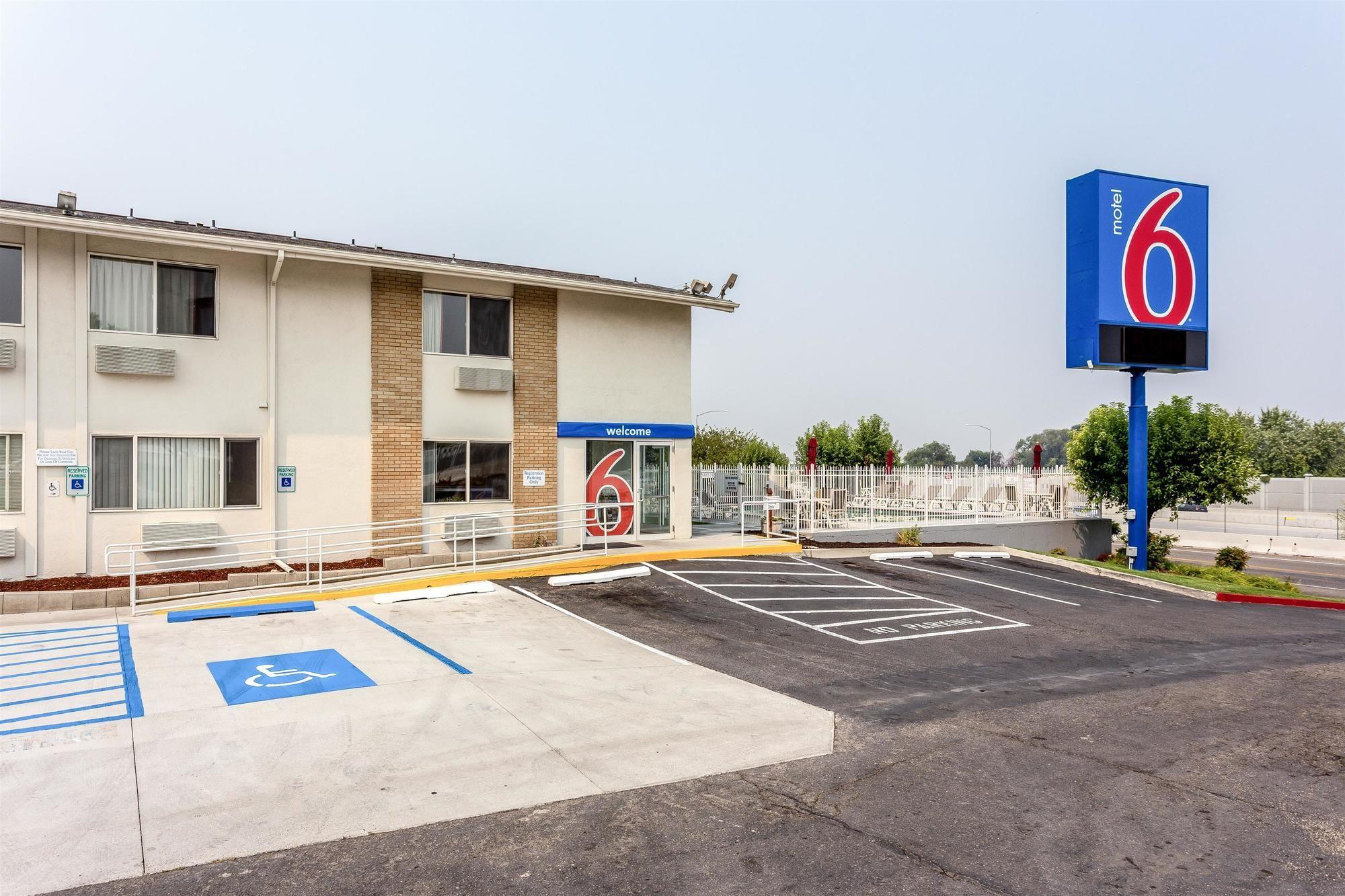 Vista Exterior Motel 6 Boise, ID - Airport