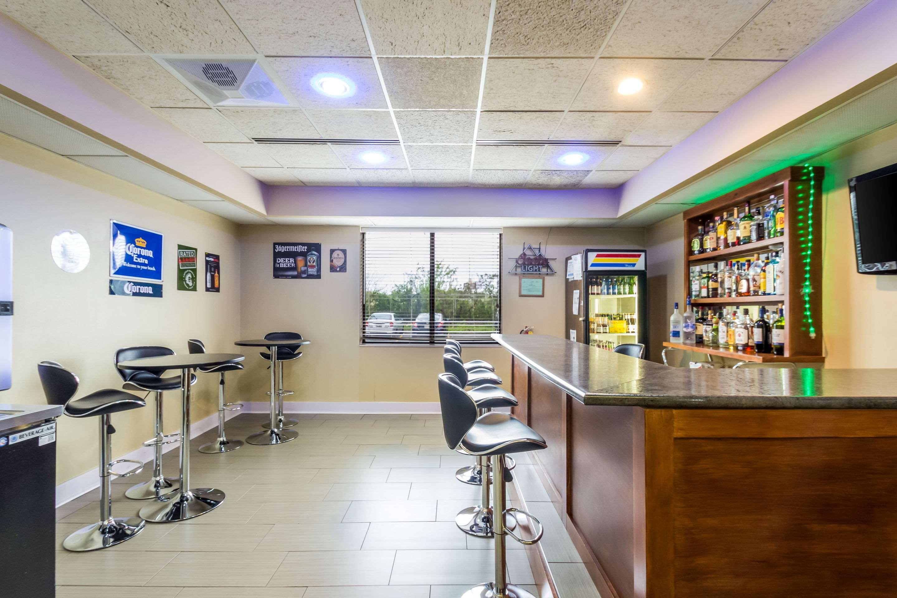 Bar/Salón Quality Suites Milwaukee Airport