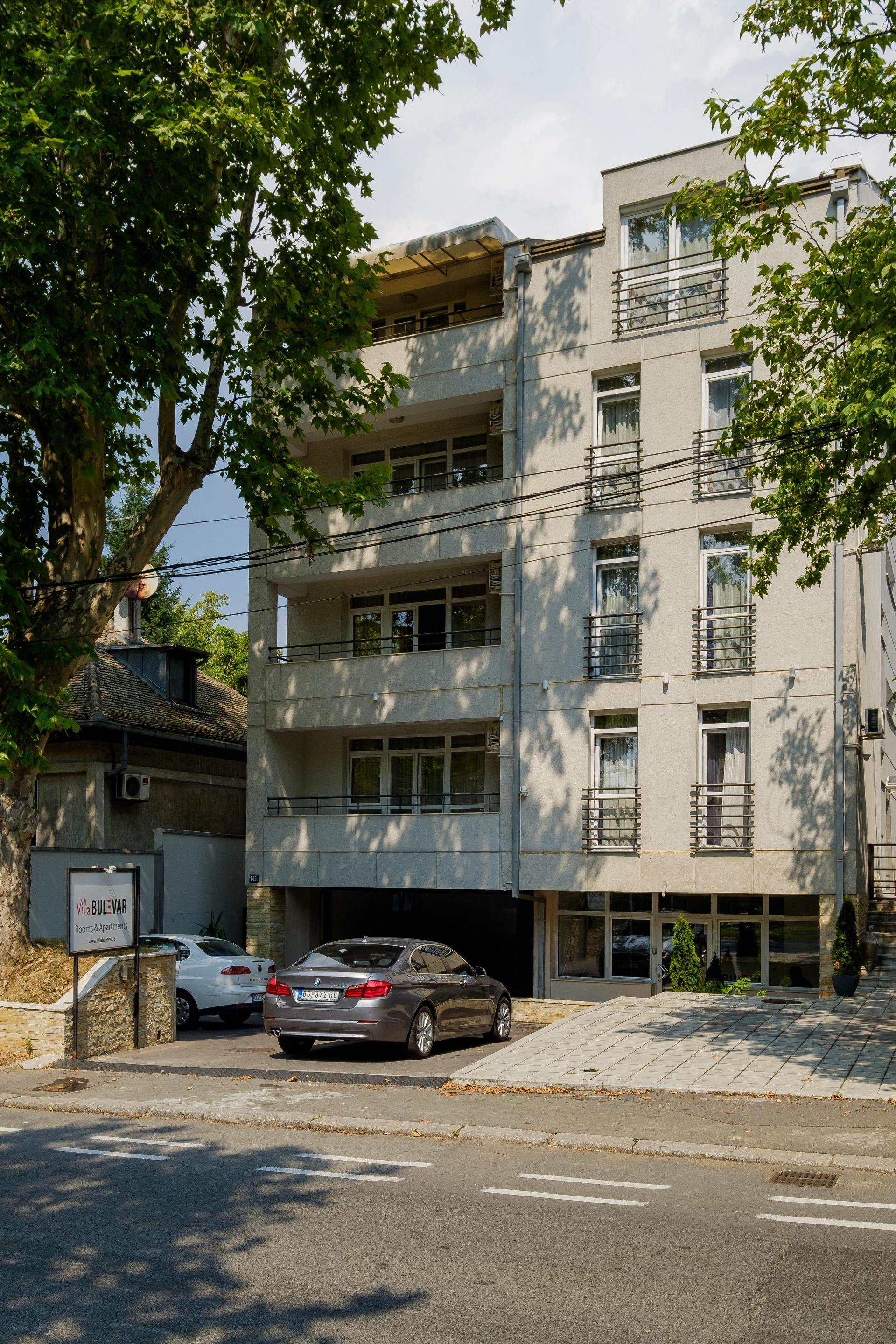 Vista Exterior Vila Bulevar