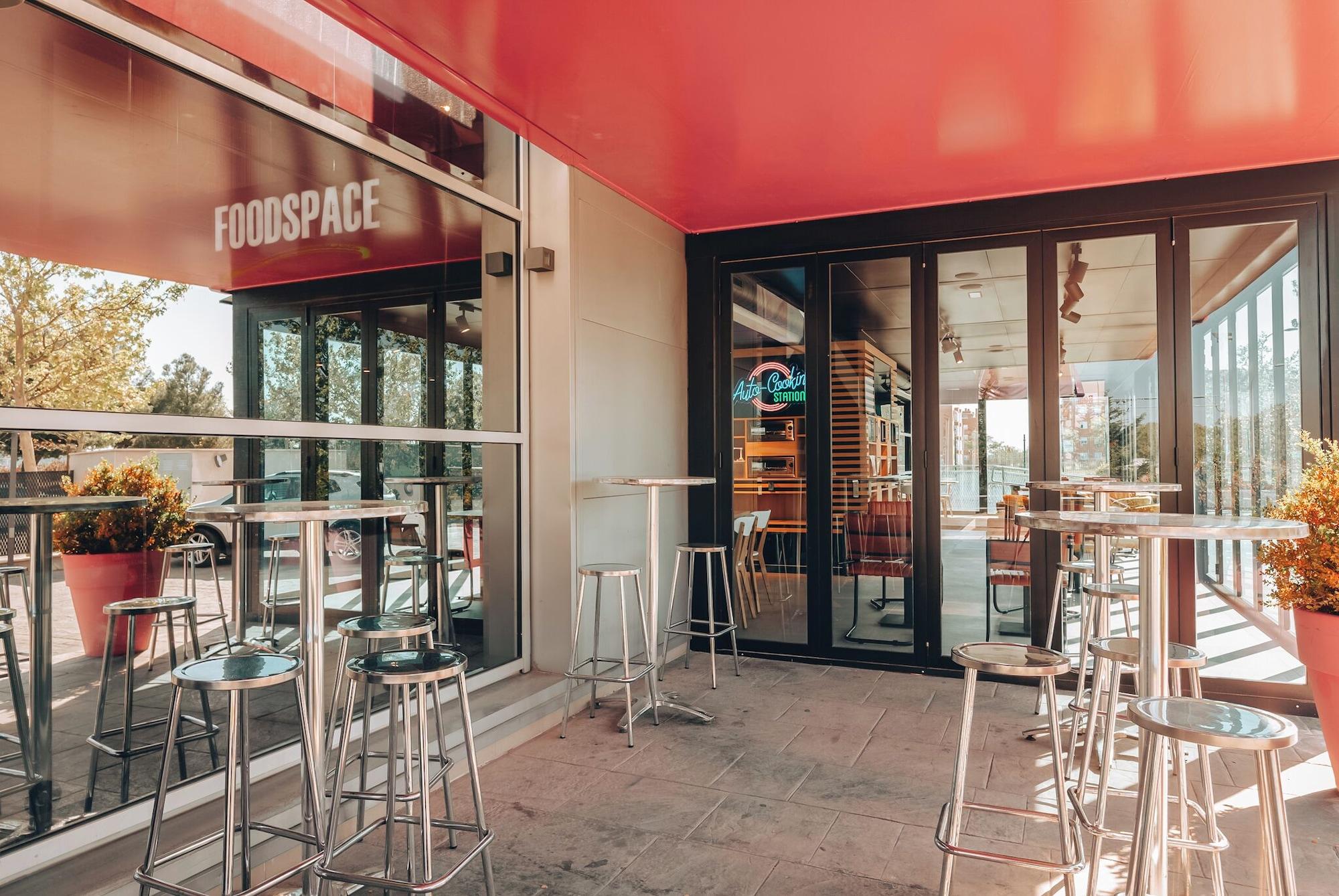 Vista Exterior Vertice Roomspace Madrid