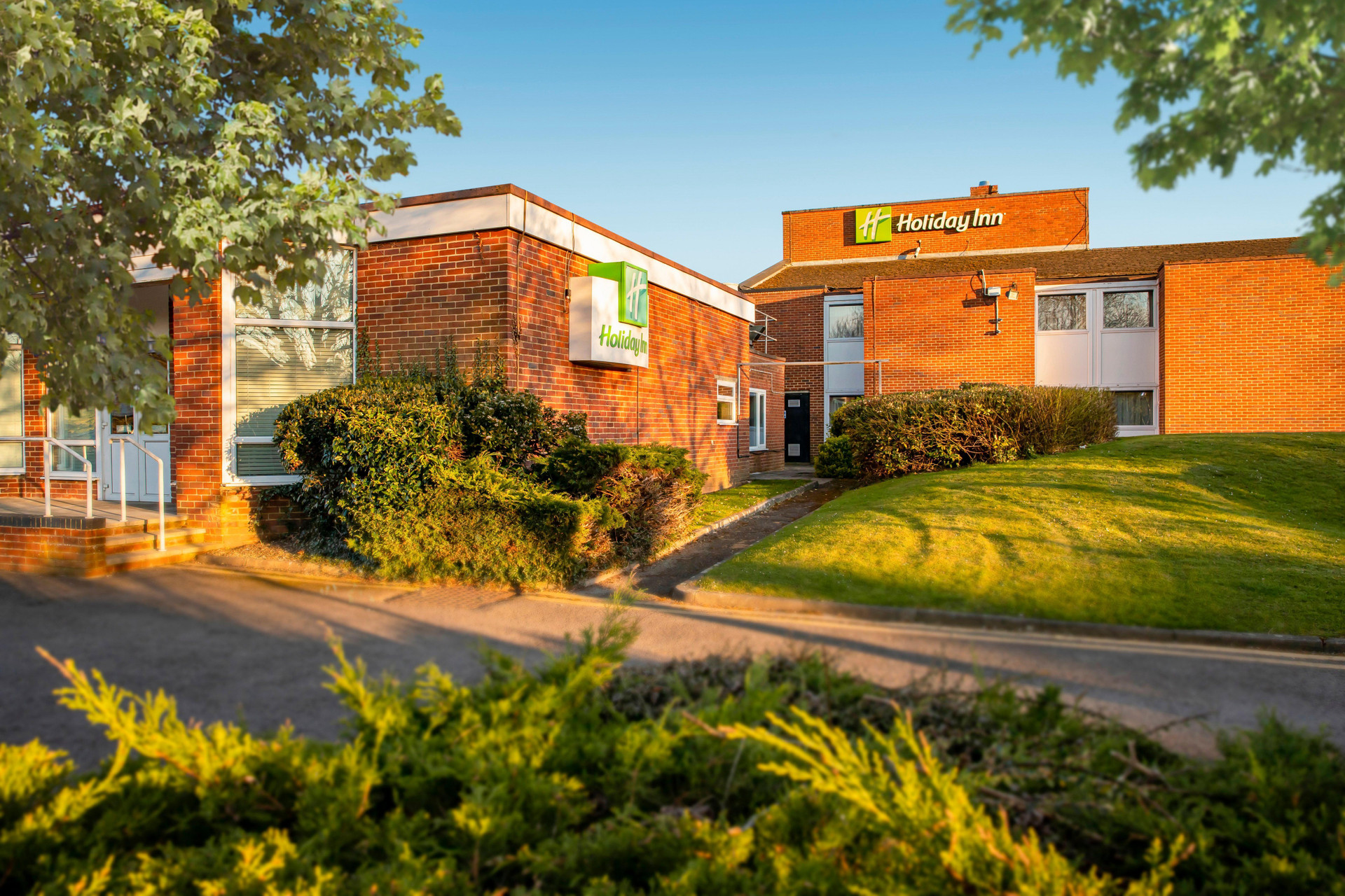 Vista Exterior Holiday Inn Basingstoke by IHG