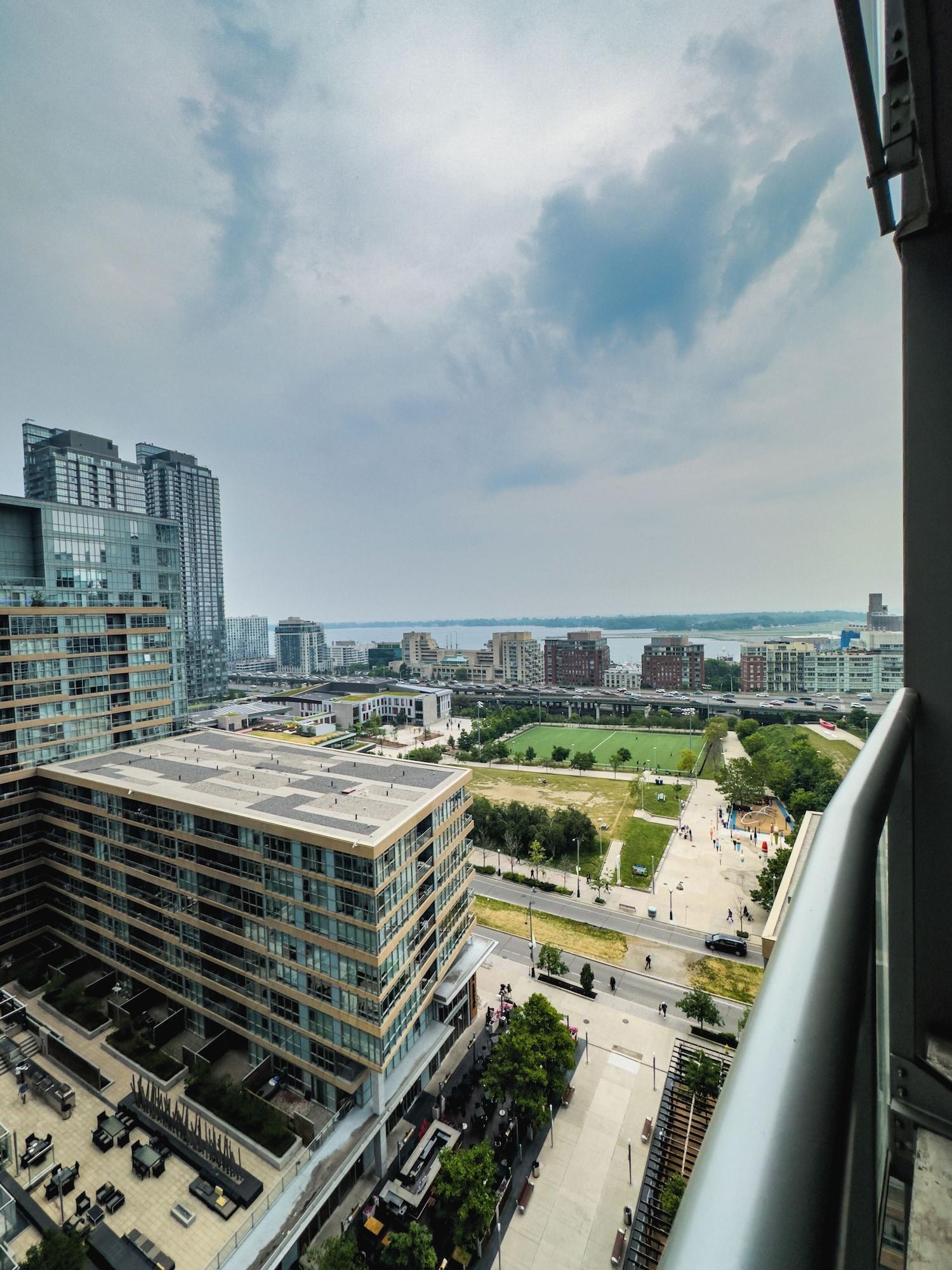 Vista Exterior Lux Lakeview Suite CNTower Free Parking
