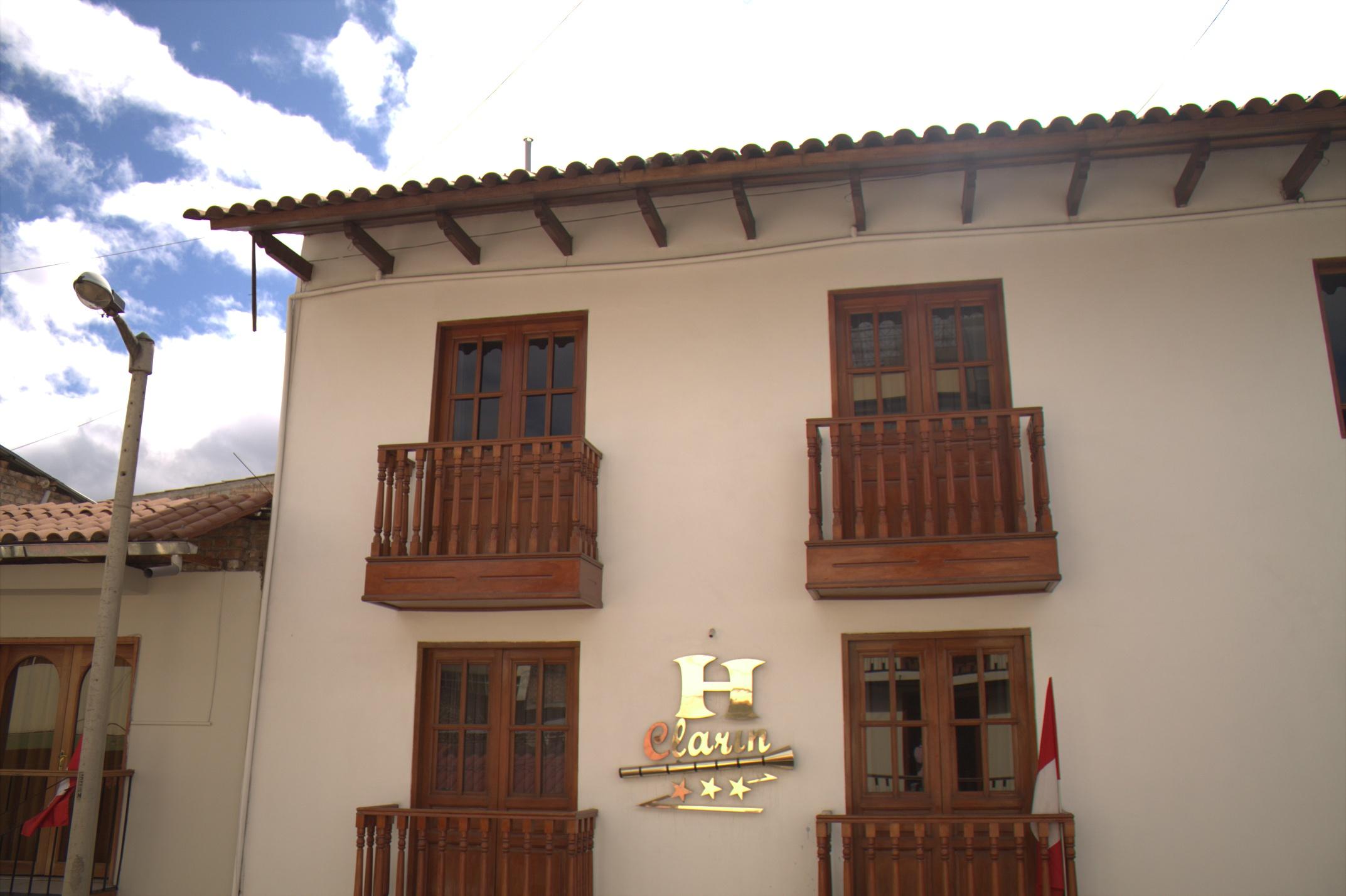 Vista Exterior Hotel Clarín