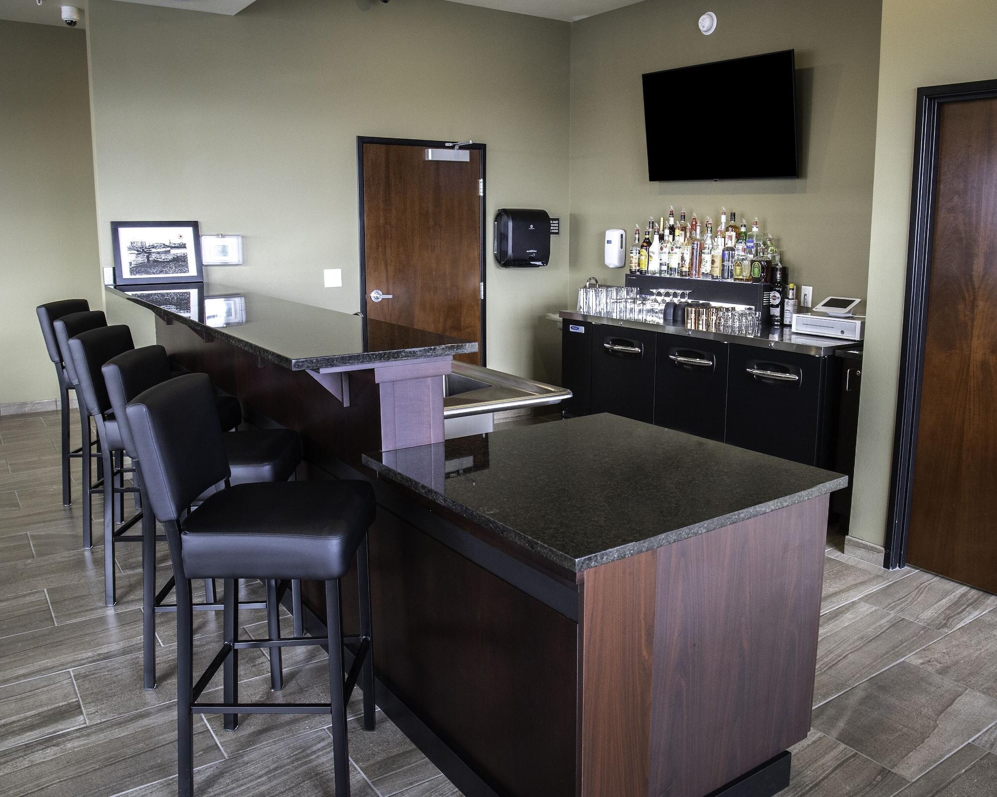 Bar/Salón Cobblestone Hotel & Suites - Two Rivers