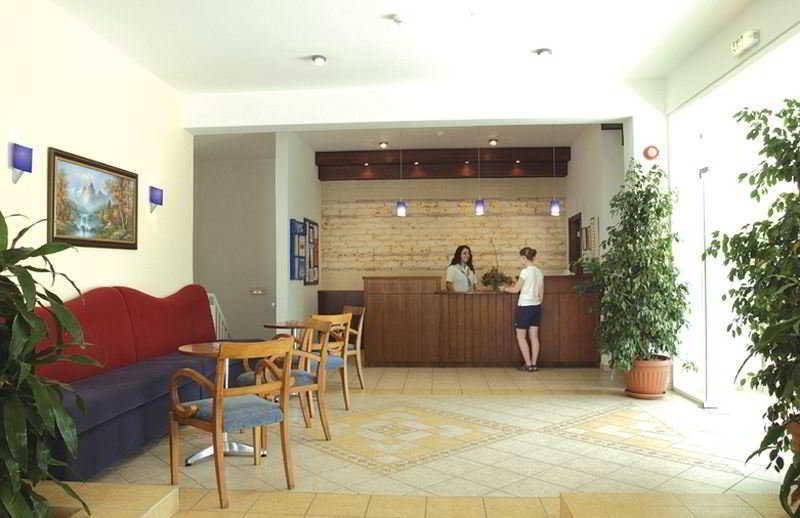 Vista Lobby Petrosana Hotel Apartments