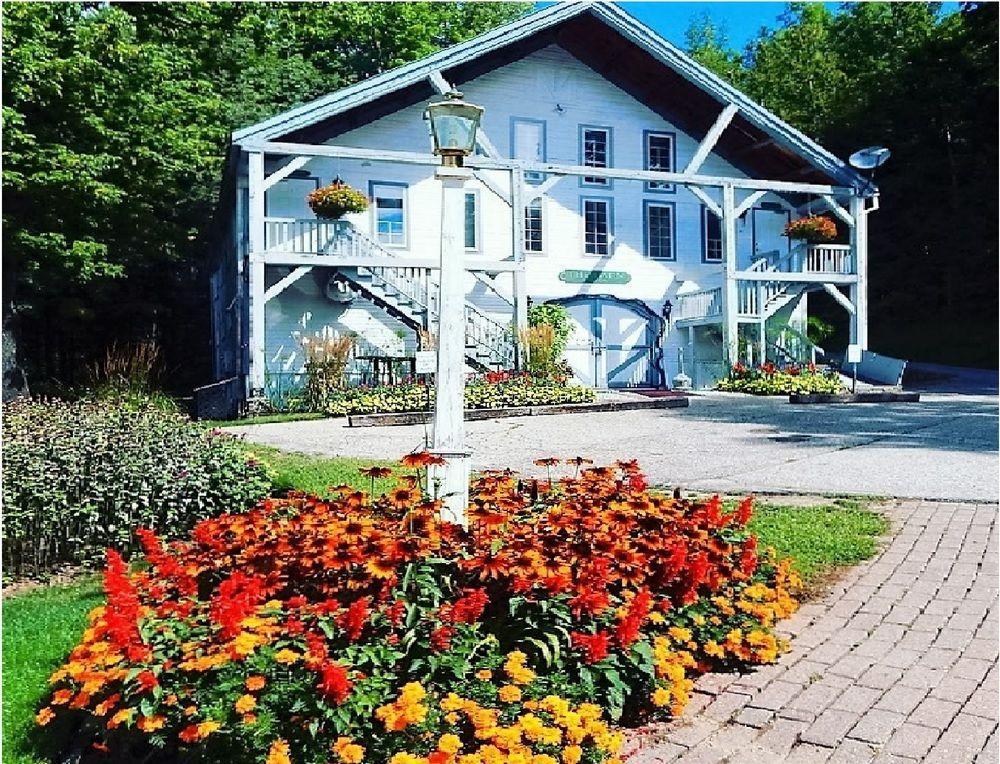 Vista Exterior Christmas Farm Inn & Spa