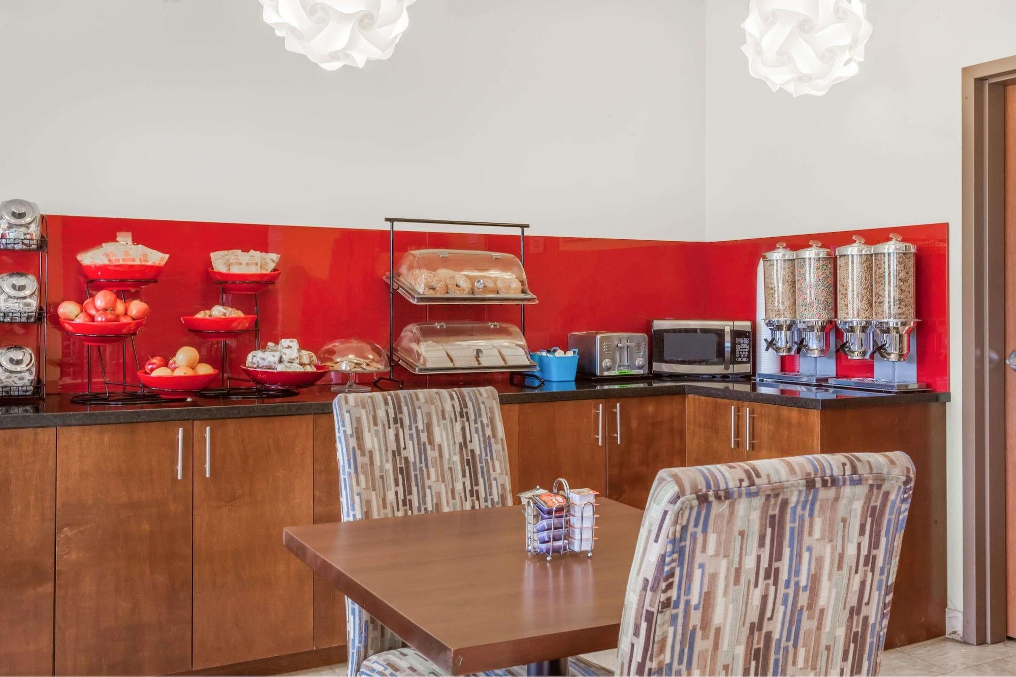 Restaurant Ramada by Wyndham Carlyle