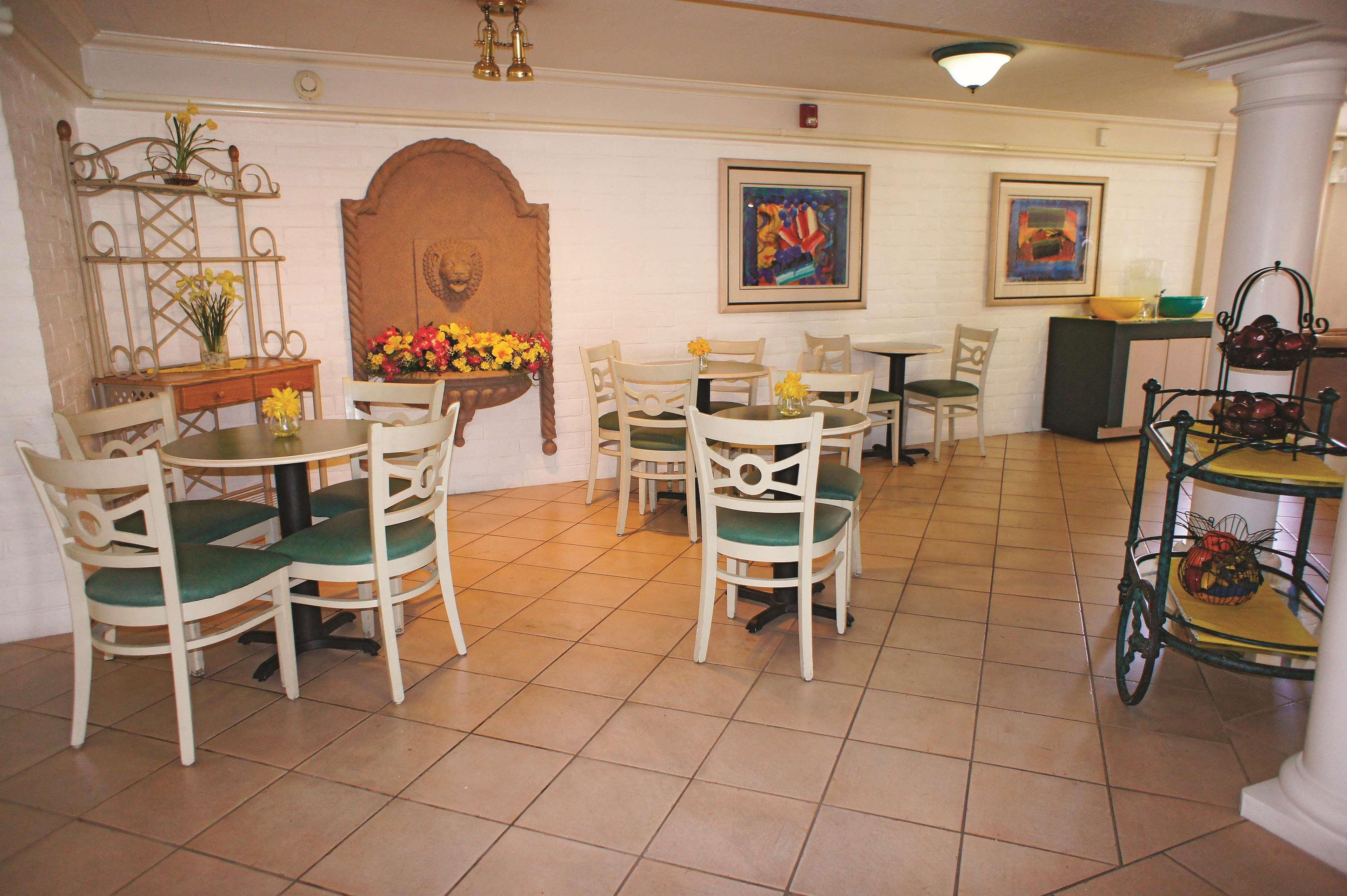 Restaurant La Quinta Inn by Wyndham Bakersfield South