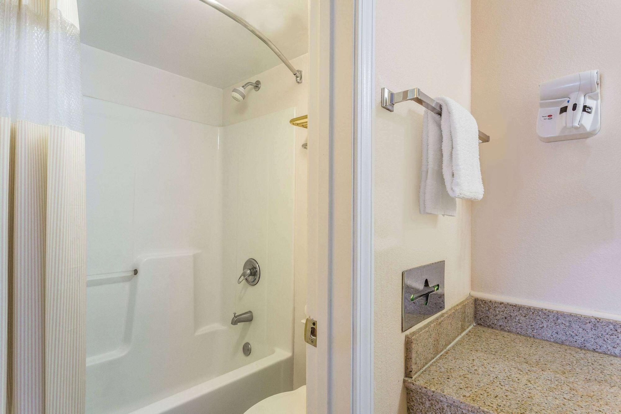 Equipamiento de Habitación Days Inn by Wyndham Ashland