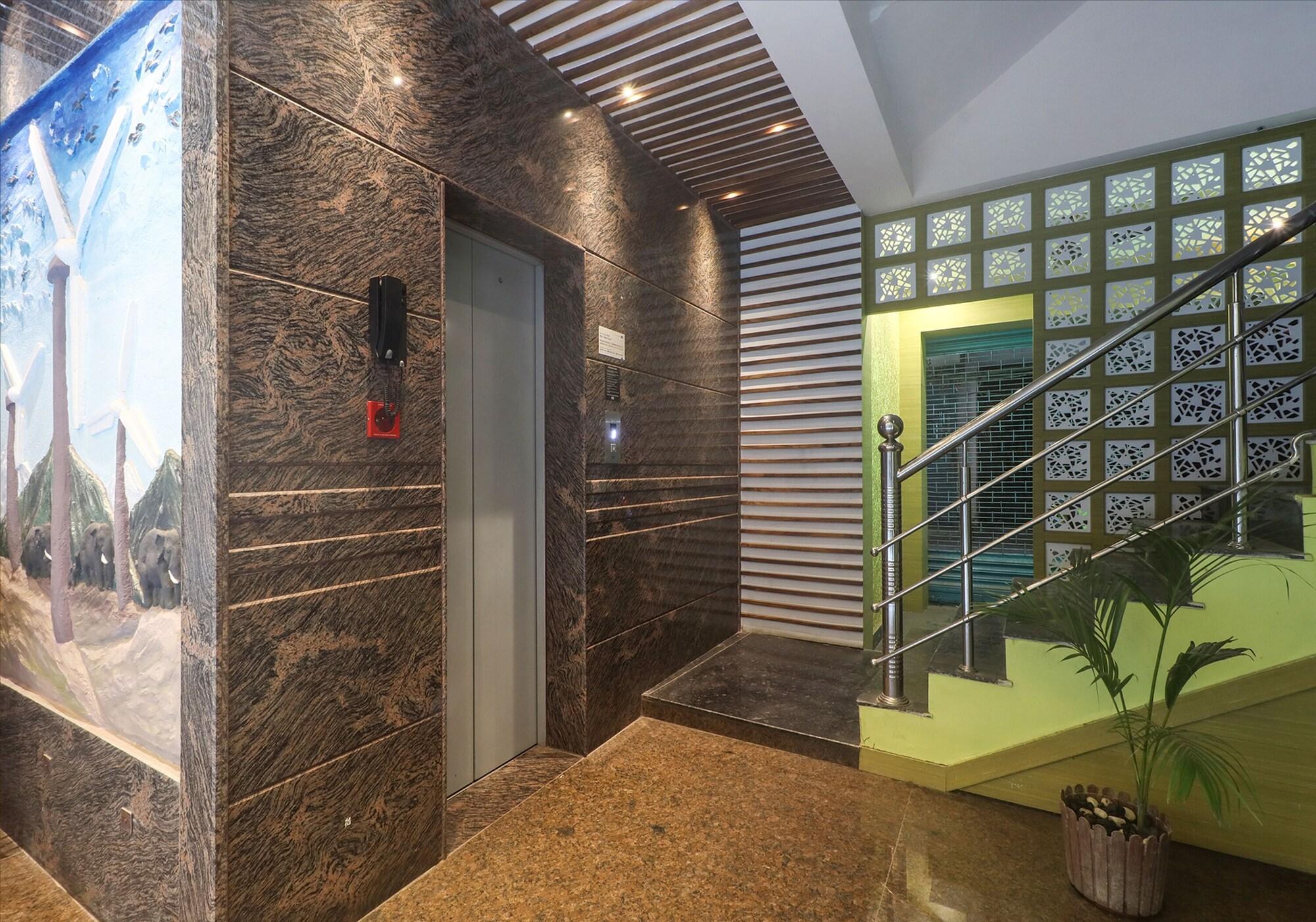 Vista Lobby Fabhotel Ganpati 2
