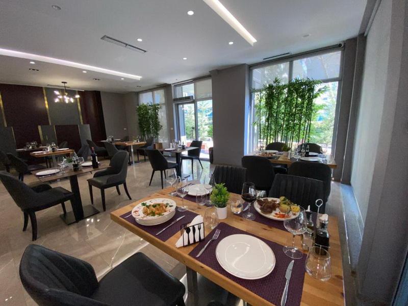 Restaurant Doanesia Premium Hotel And Spa Tirana