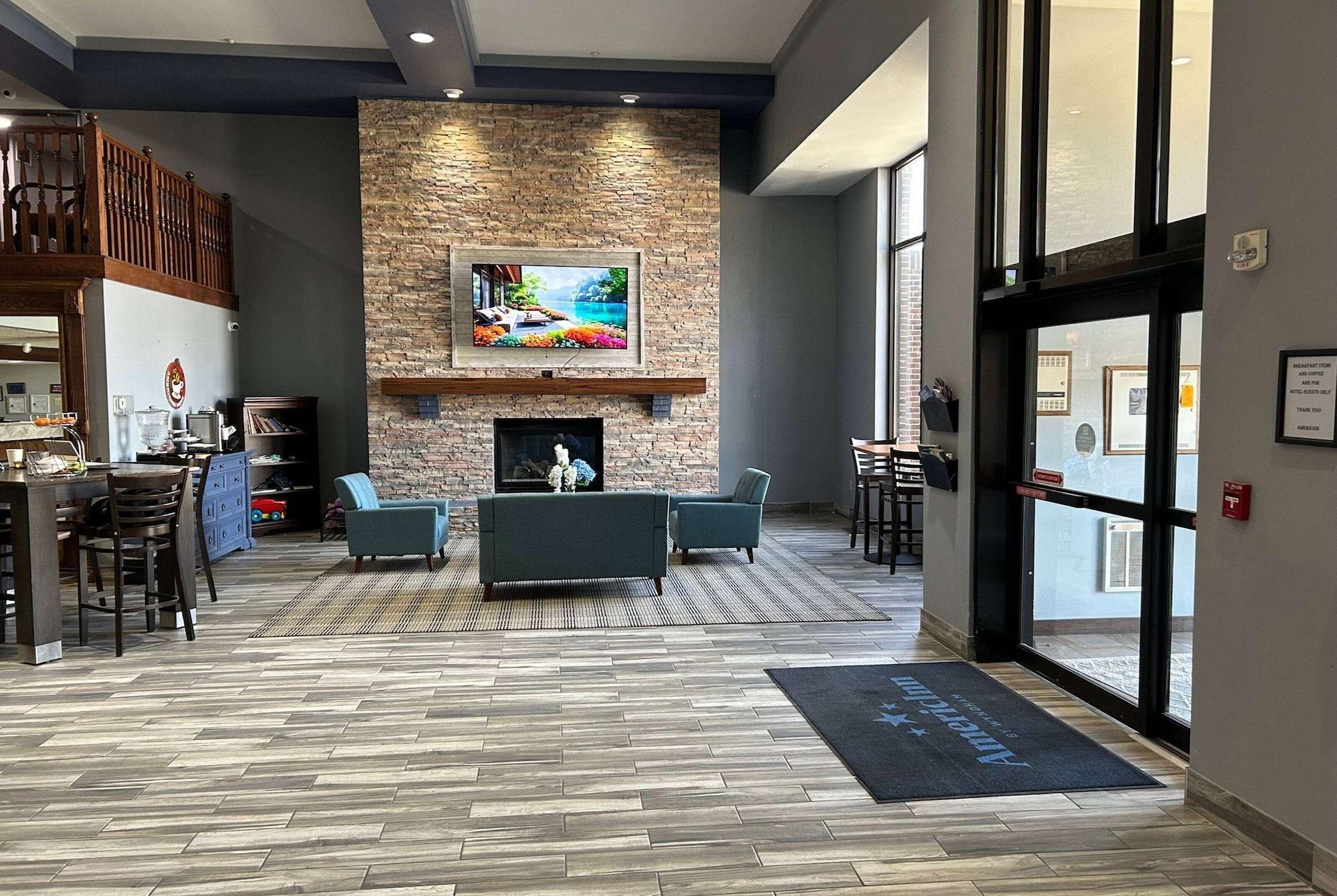 Vista Lobby AmericInn by Wyndham Ottumwa