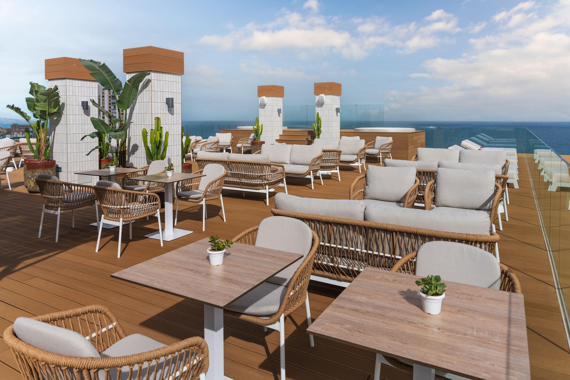 Bar/Salón Atlantic El Tope