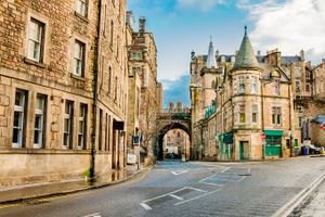 Paquete - CODE - The Court, Edinburgh