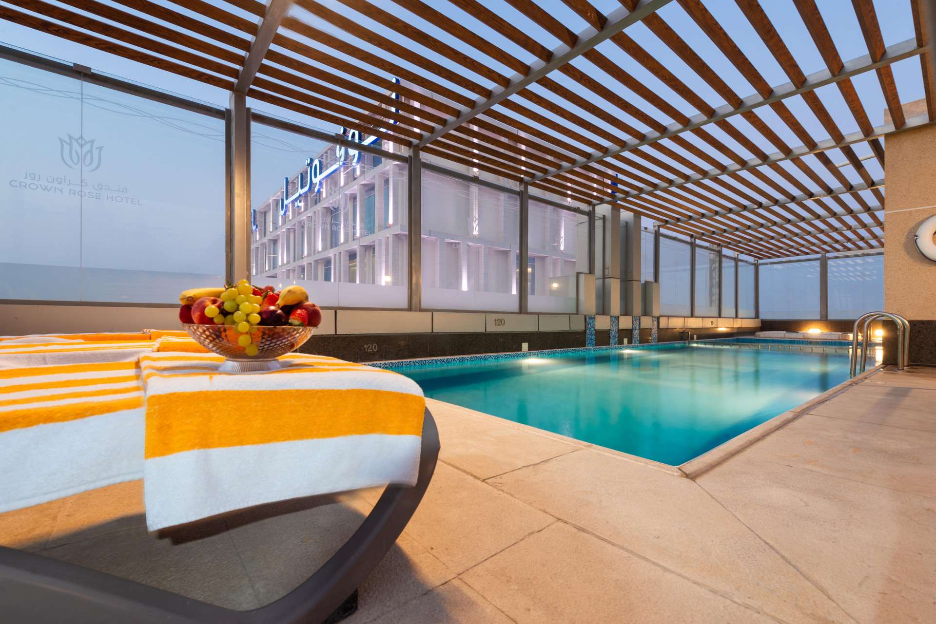 Varios Crown Rose Hotel