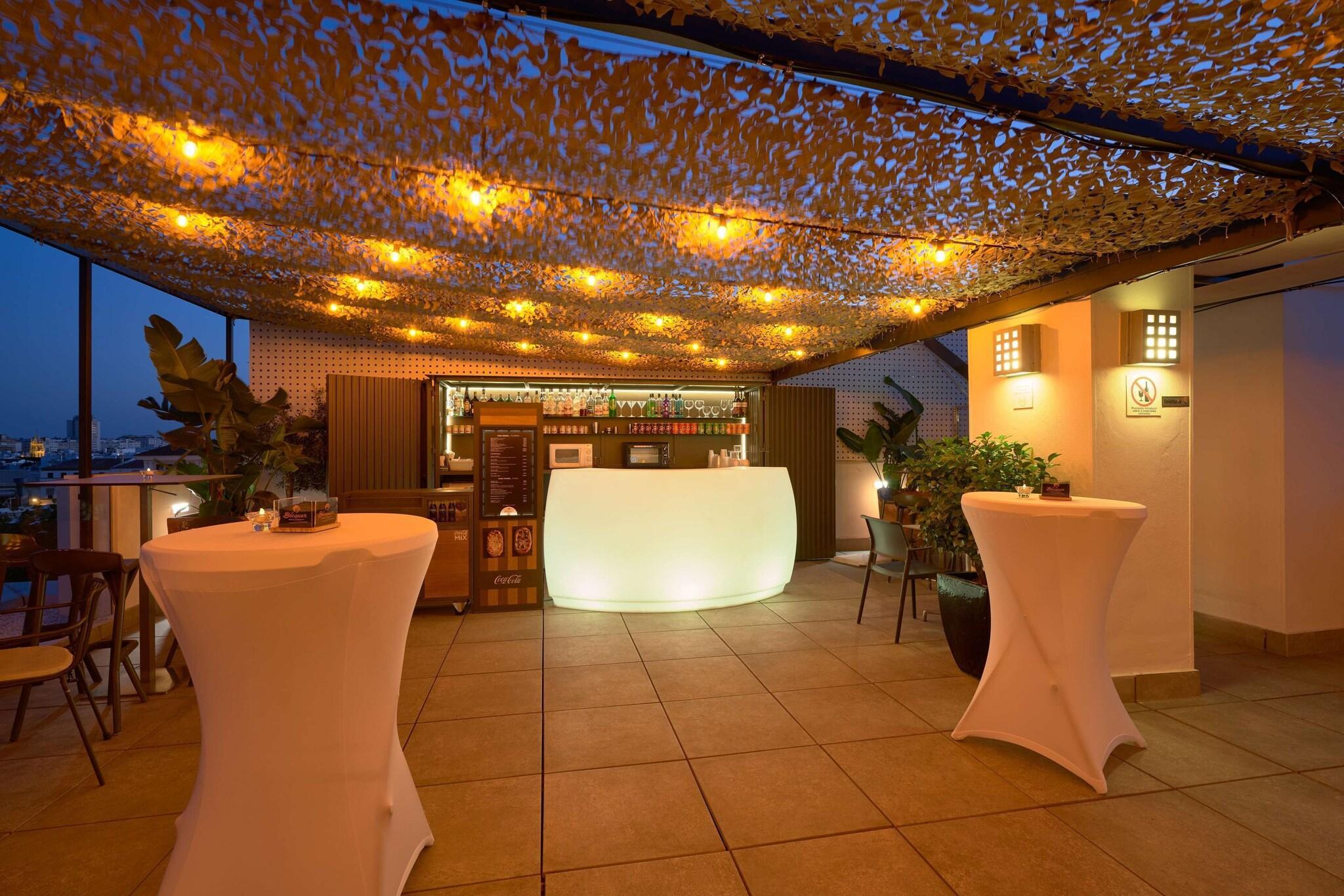Vista Lobby Becquer Hotel, Historic City Center