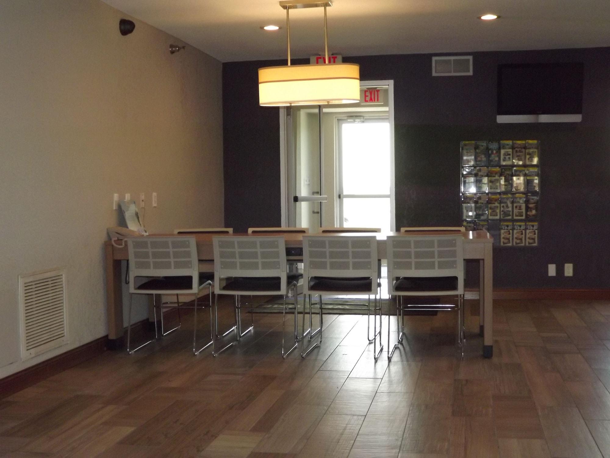Vista Lobby Microtel Inn & Suites by Wyndham Ames