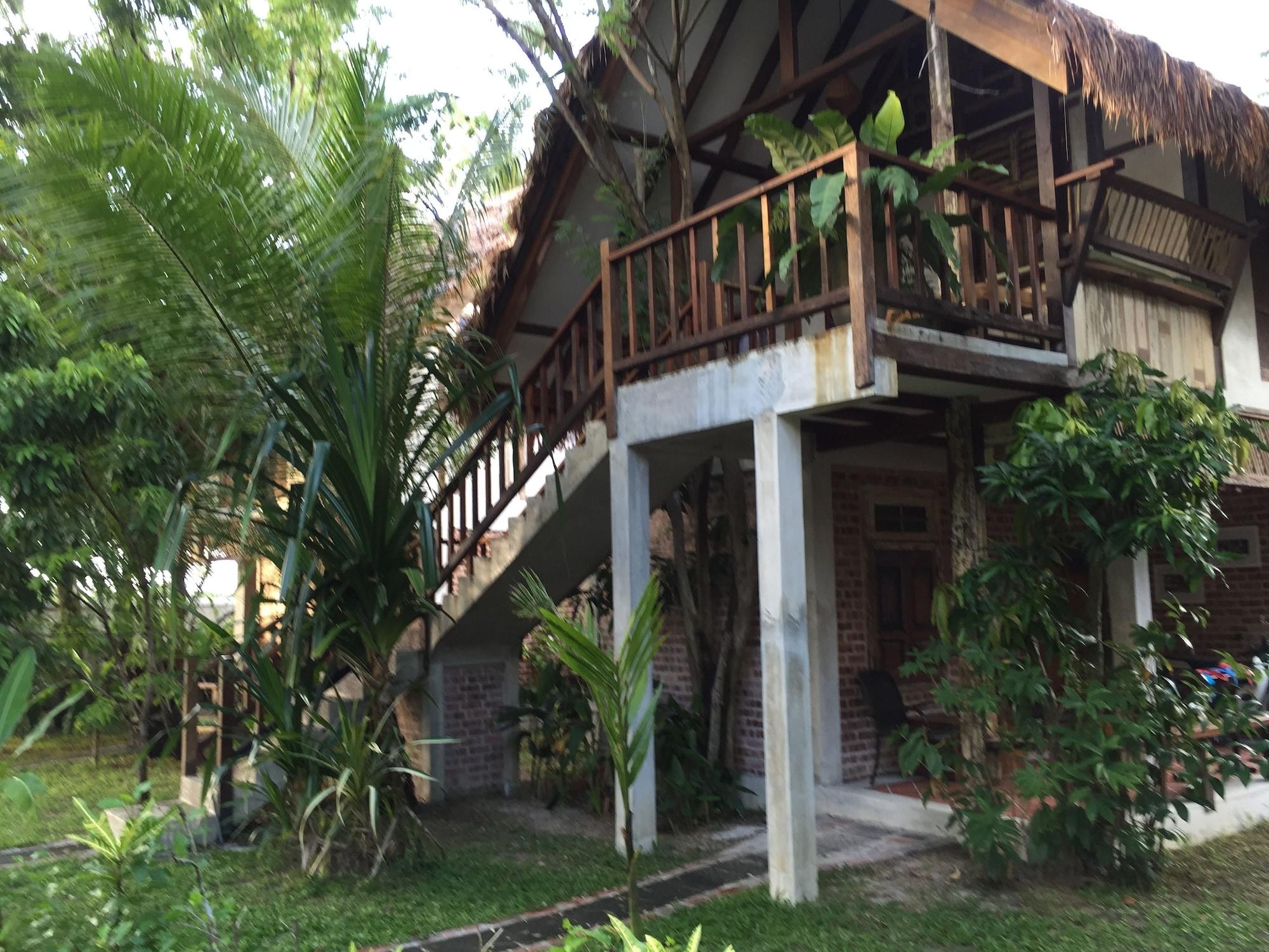 Vista Exterior Panji Panji Tropical Wooden Home
