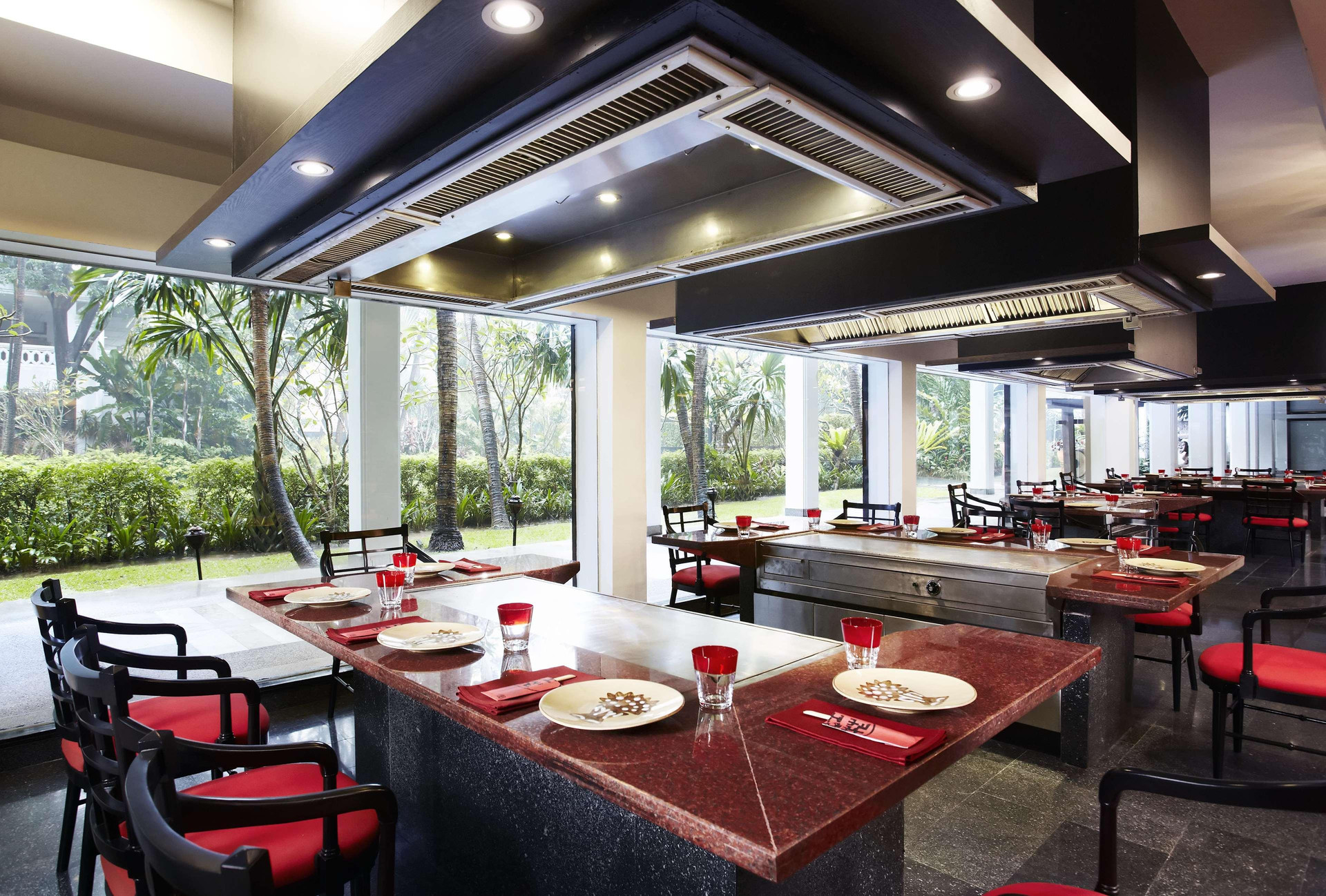 Restaurant Anantara Riverside Bangkok Resort