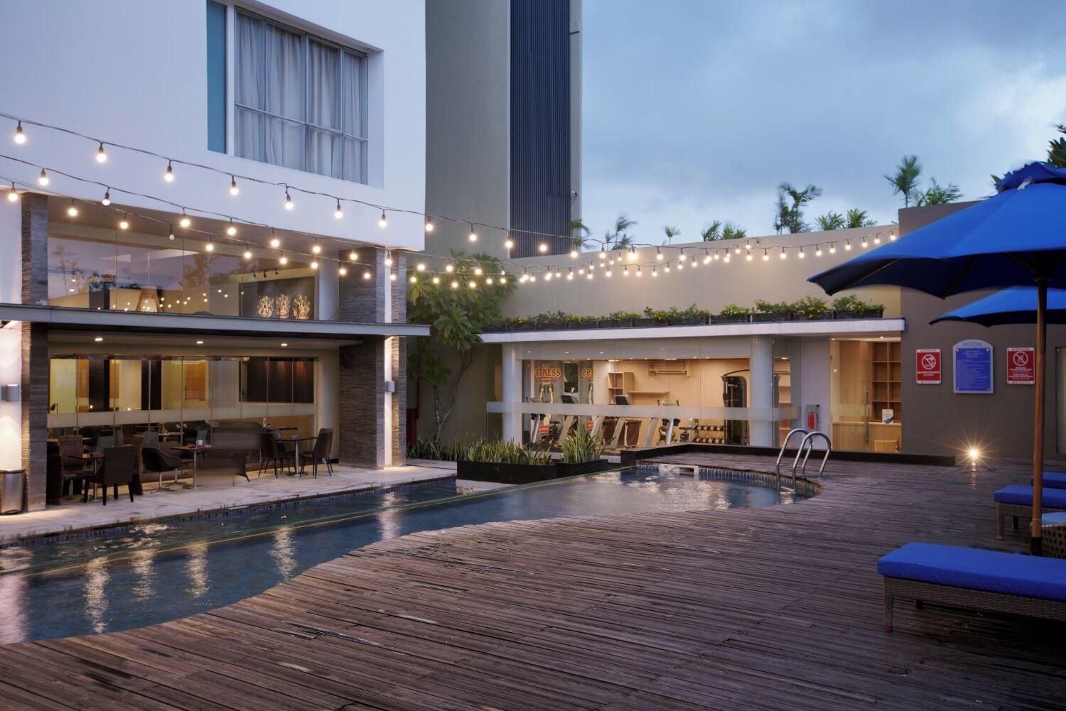 Vista Piscina Aston Jambi Hotel & Conference Center