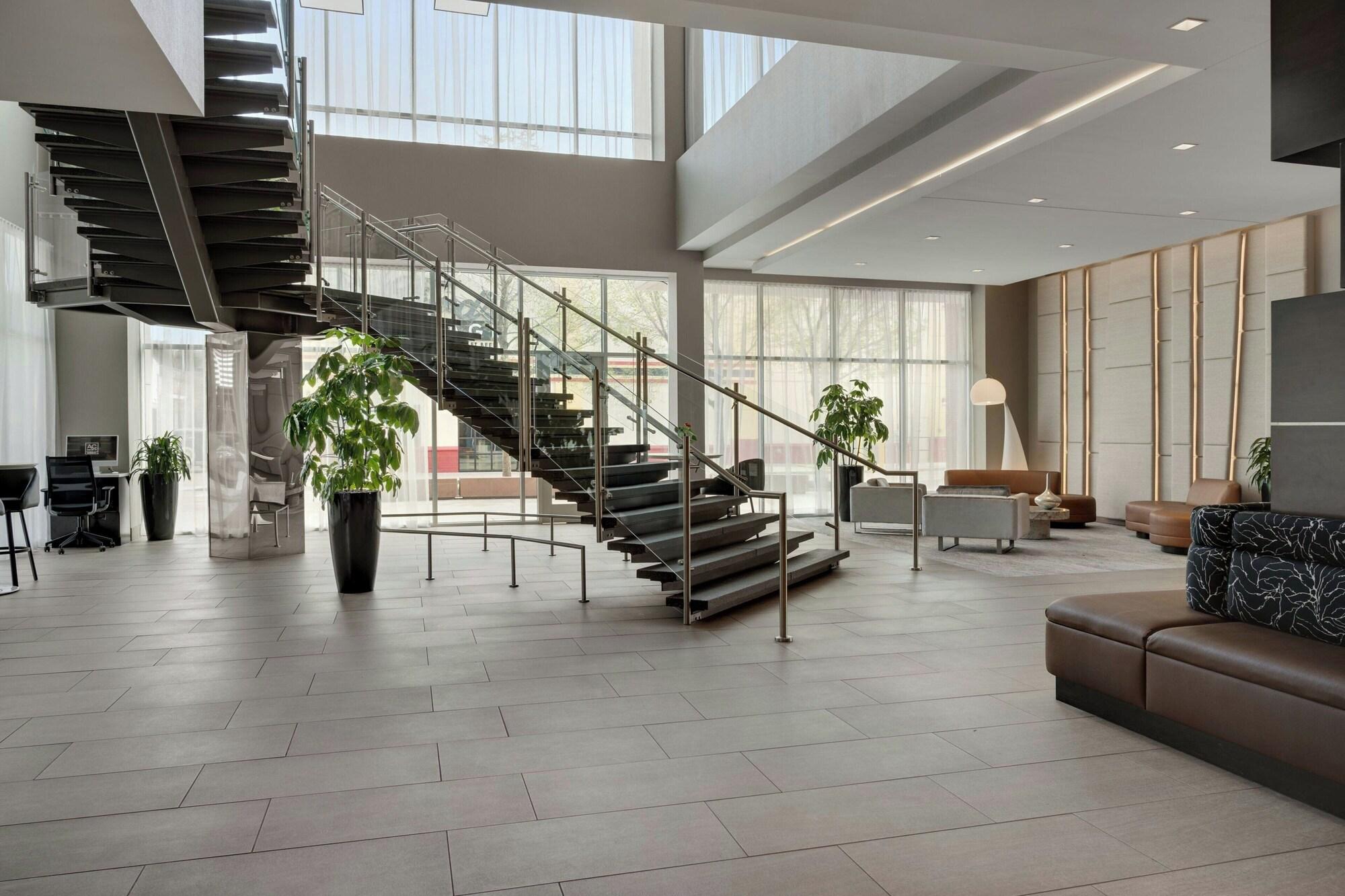 Vista Lobby AC Hotel by Marriott Cincinnati at Liberty Center