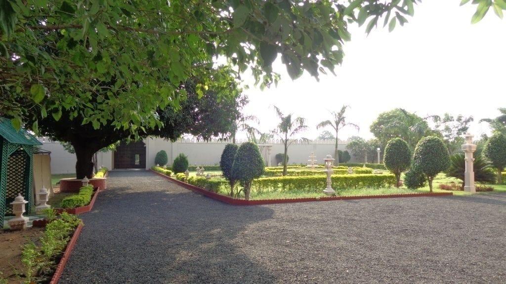 Comodidades del Alojamiento Champaner Heritage Resort