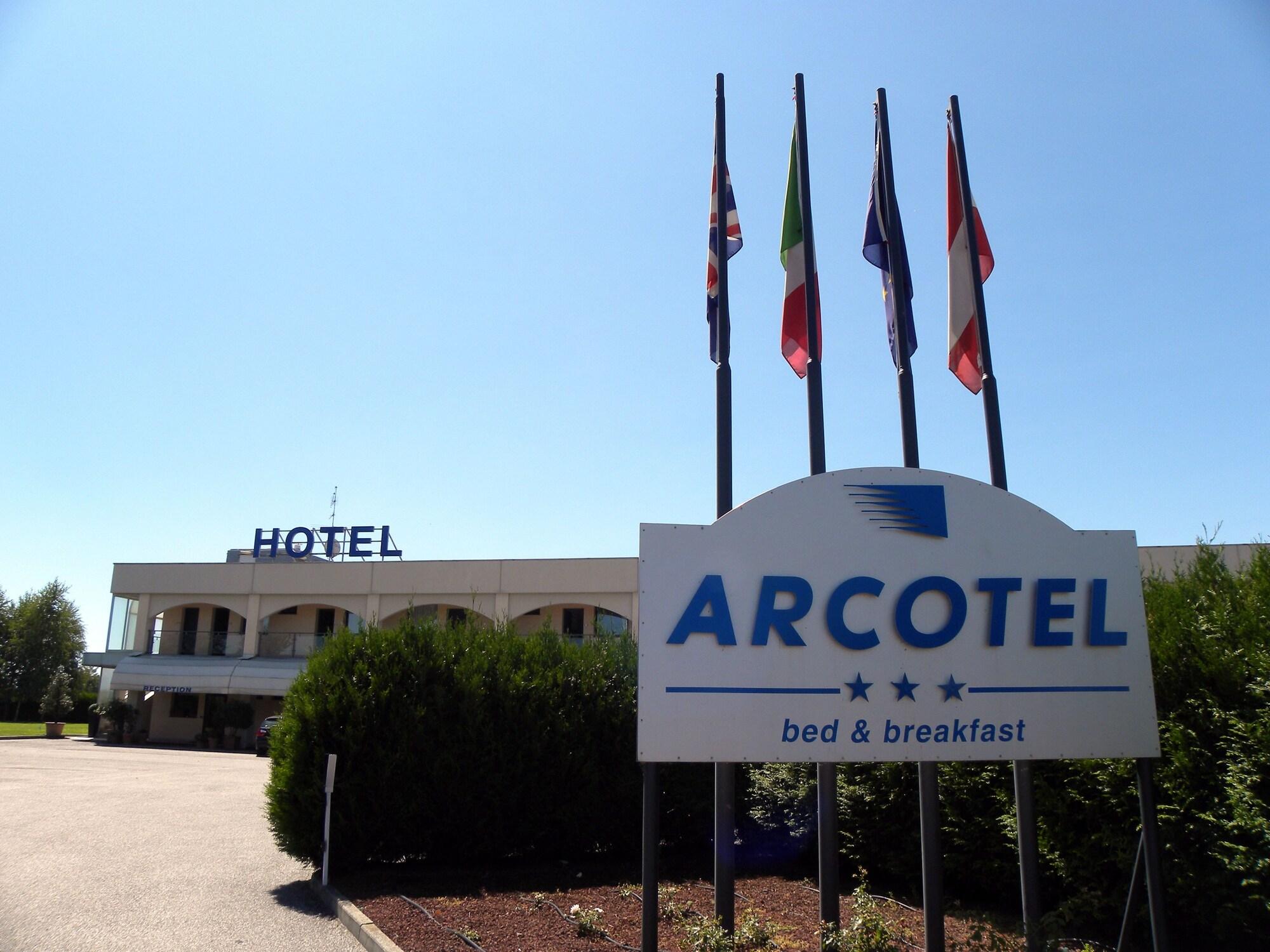 Varios Arcotel