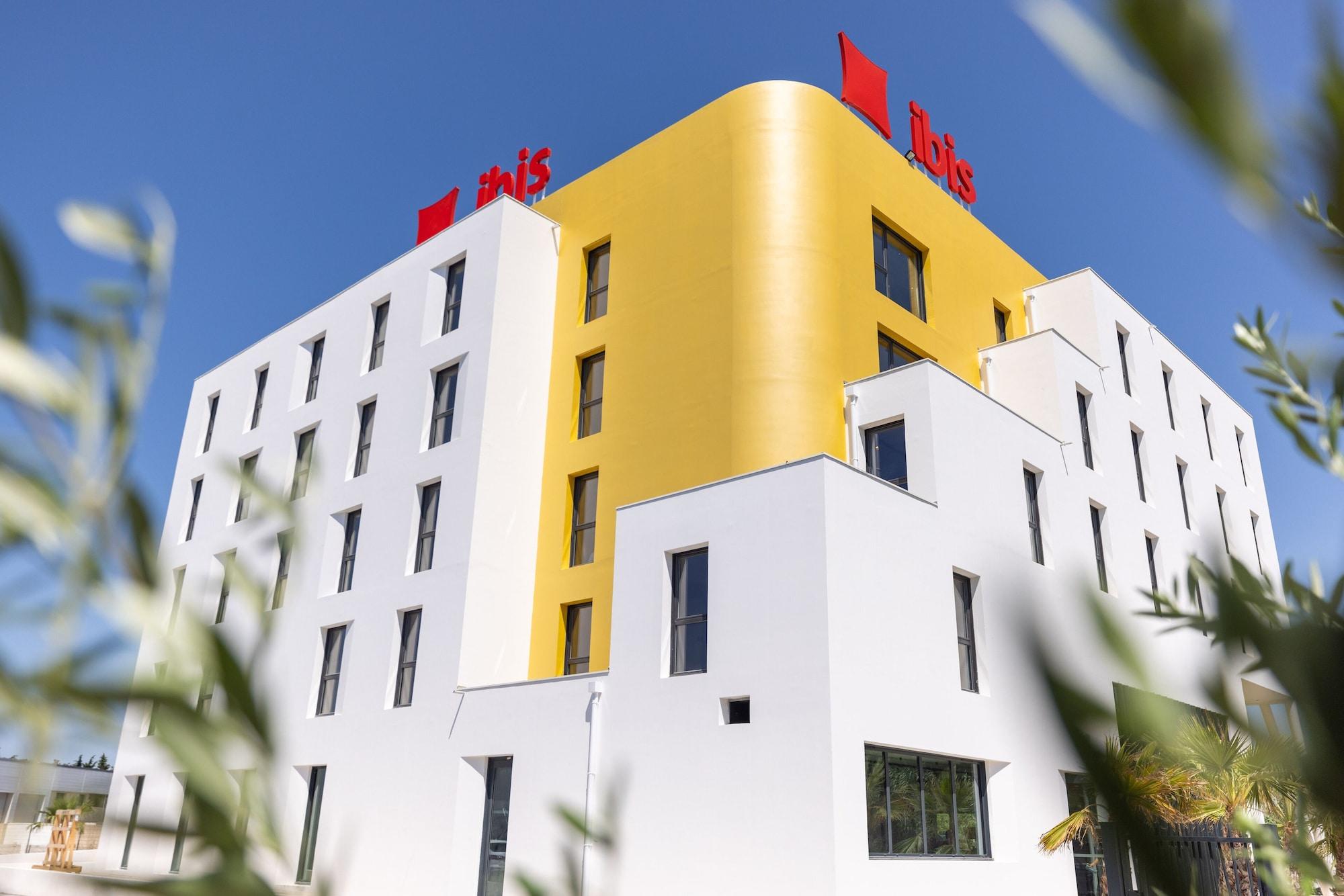 Vista Exterior Ibis Marseille Marignane Technopole