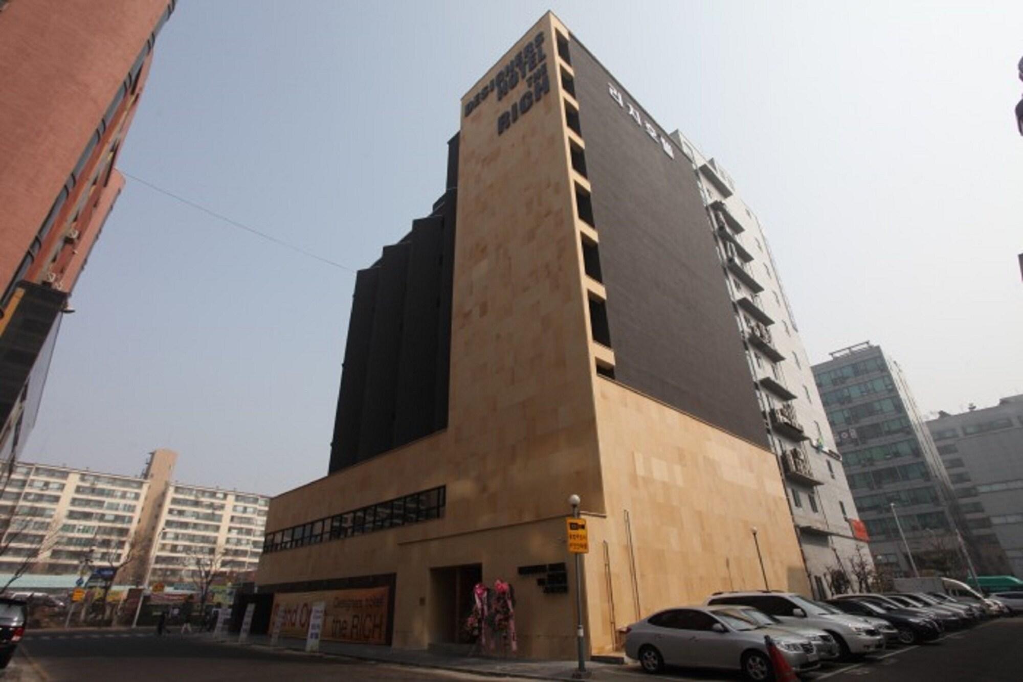 Varios Designers Hotel The Rich