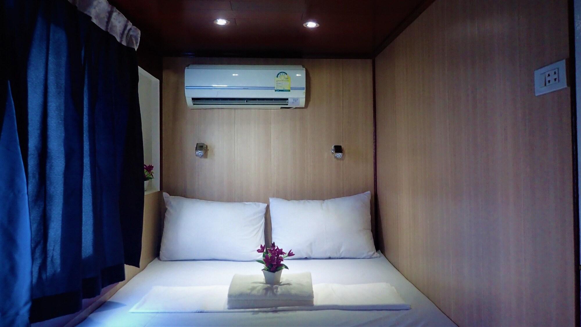 Set de Habitación El Nido Ocean Suite Floating Hotel