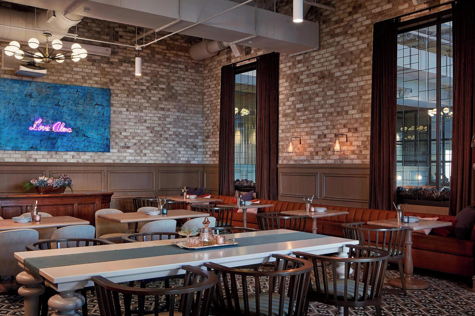Restaurant Hotel Zachary Chicago, a Tribute Portfolio Hotel