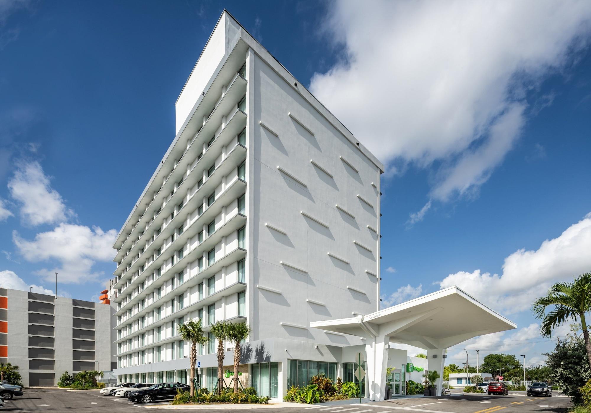 Vista Exterior Holiday Inn Miami 79th Street