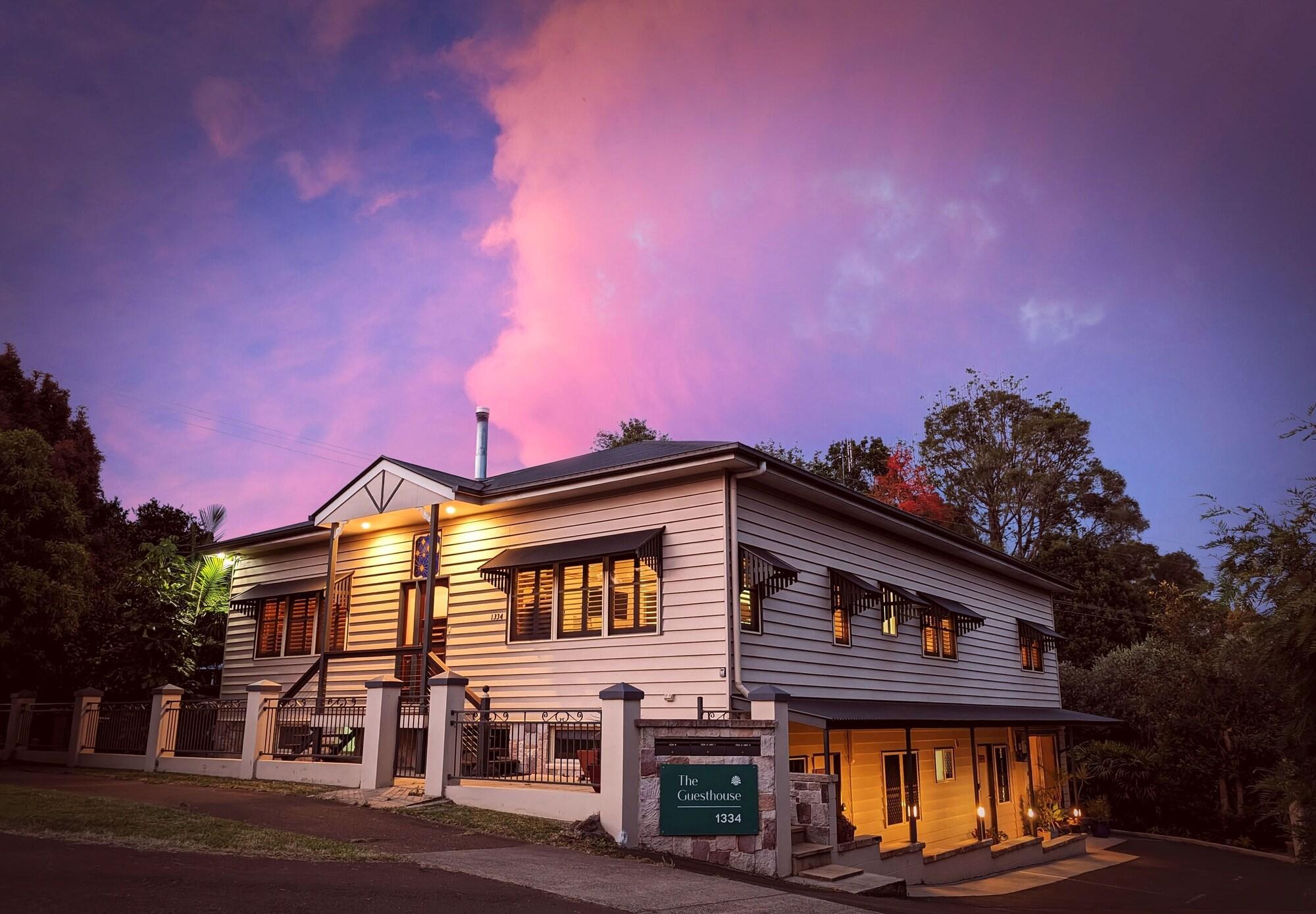 Varios The Guesthouse