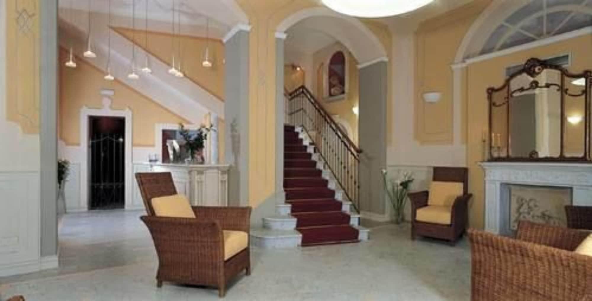 Vista Lobby Hotel Cannobio
