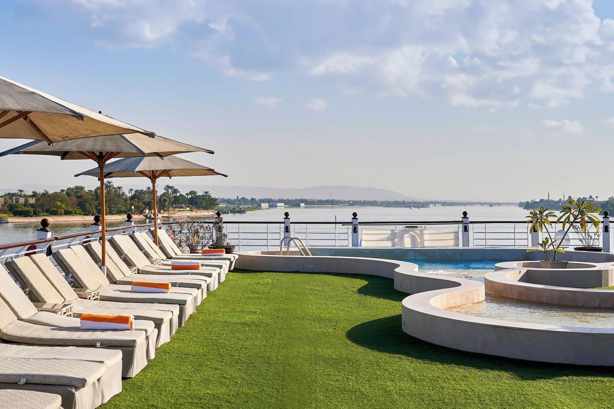Vista Piscina Mövenpick Royal Lotus Nile Cruise, Every Monday Four Nights From Luxor, Every Friday Three Nights From Aswan - Including Excursions & Sightseeing