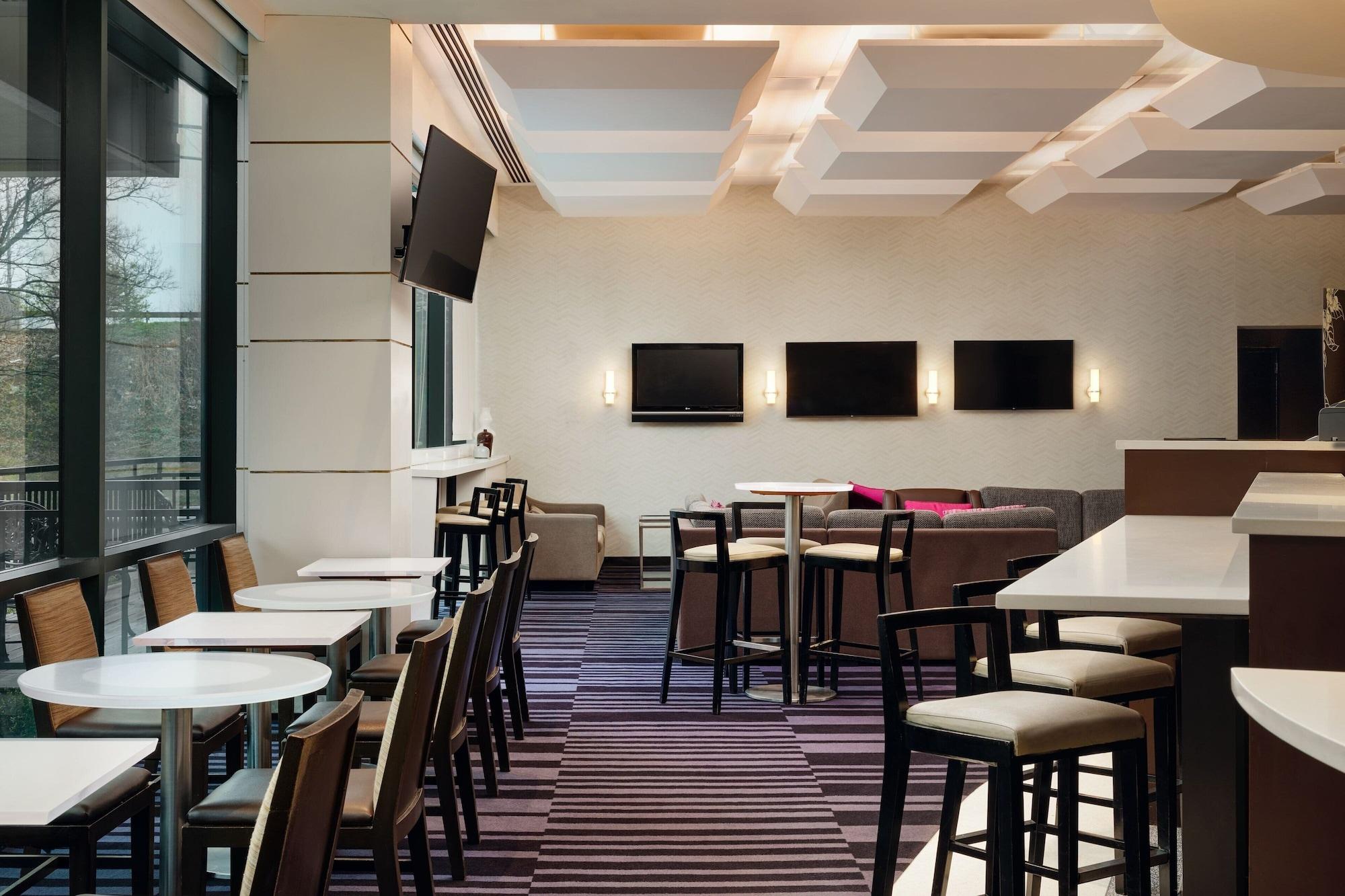 Restaurant Courtyard by Marriott New York JFK Airport