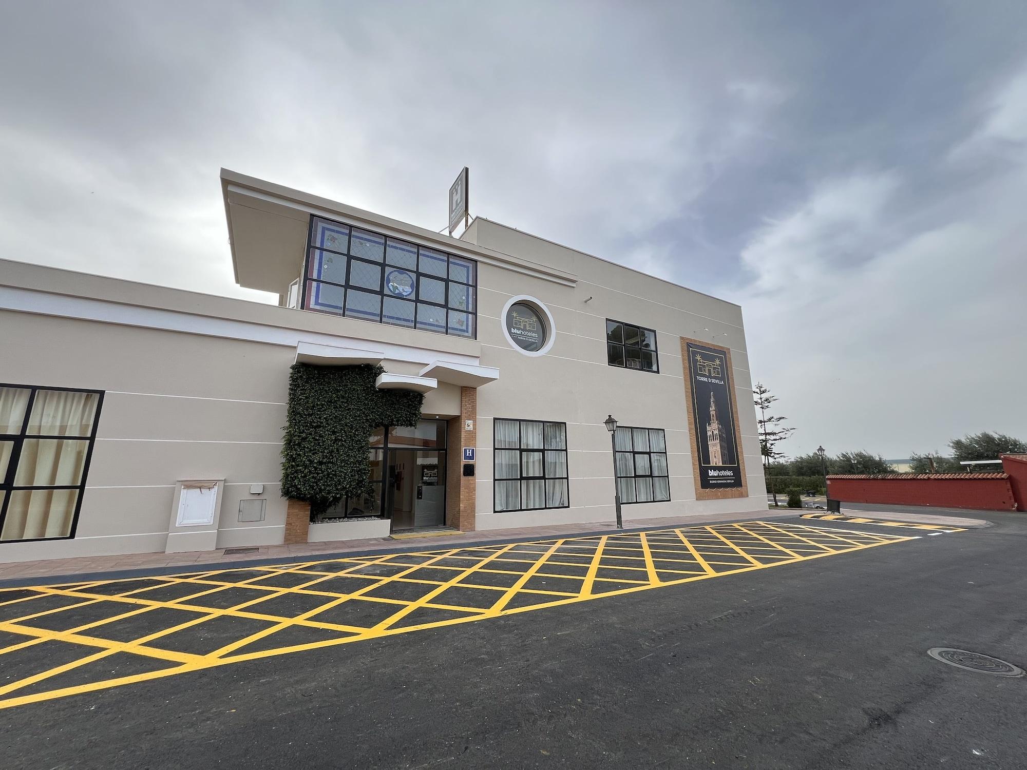 Vista Exterior Hospedium Hotel Sky Blu Torre de Sevilla