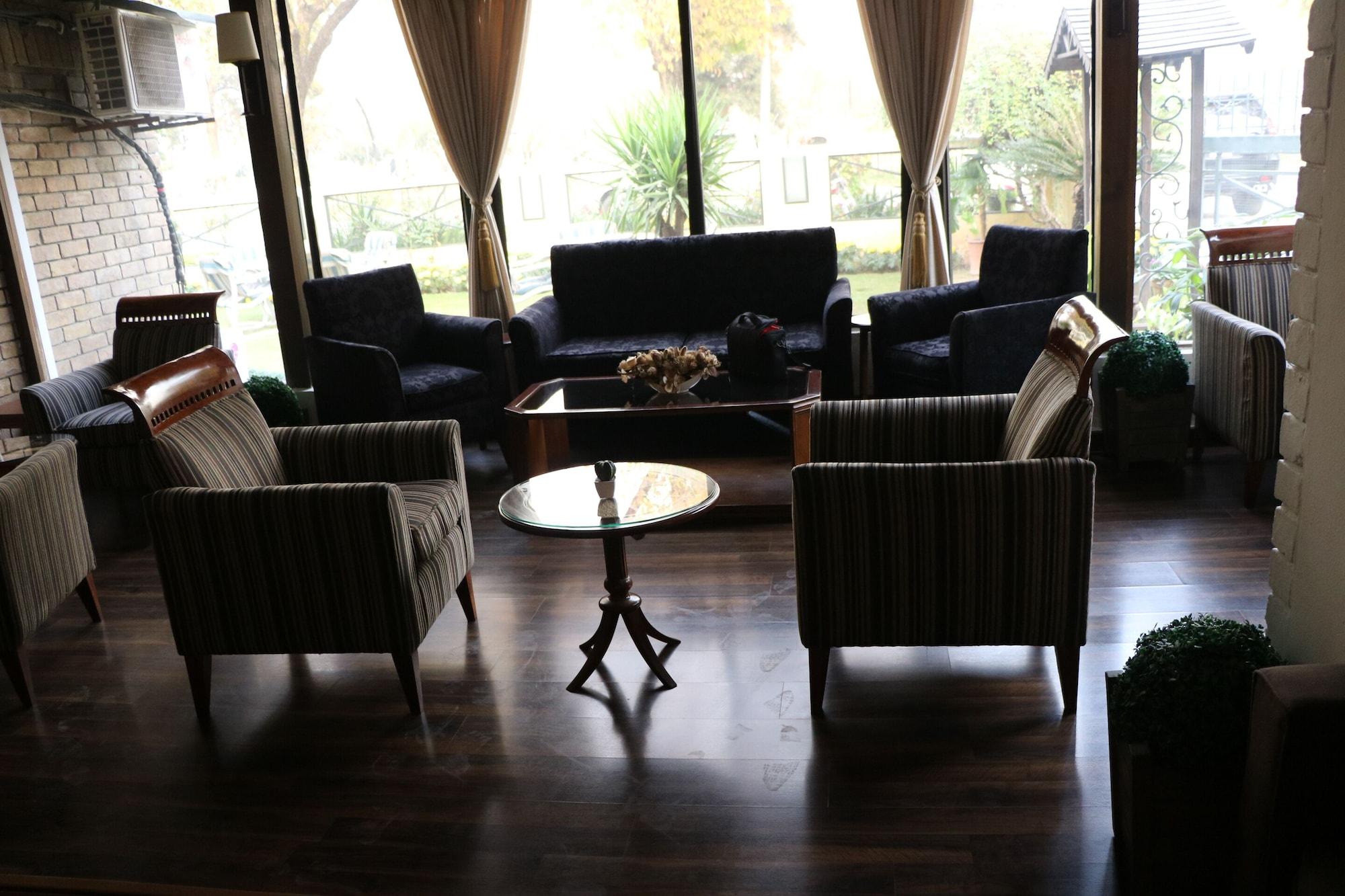 Vista Lobby Chateau Royal