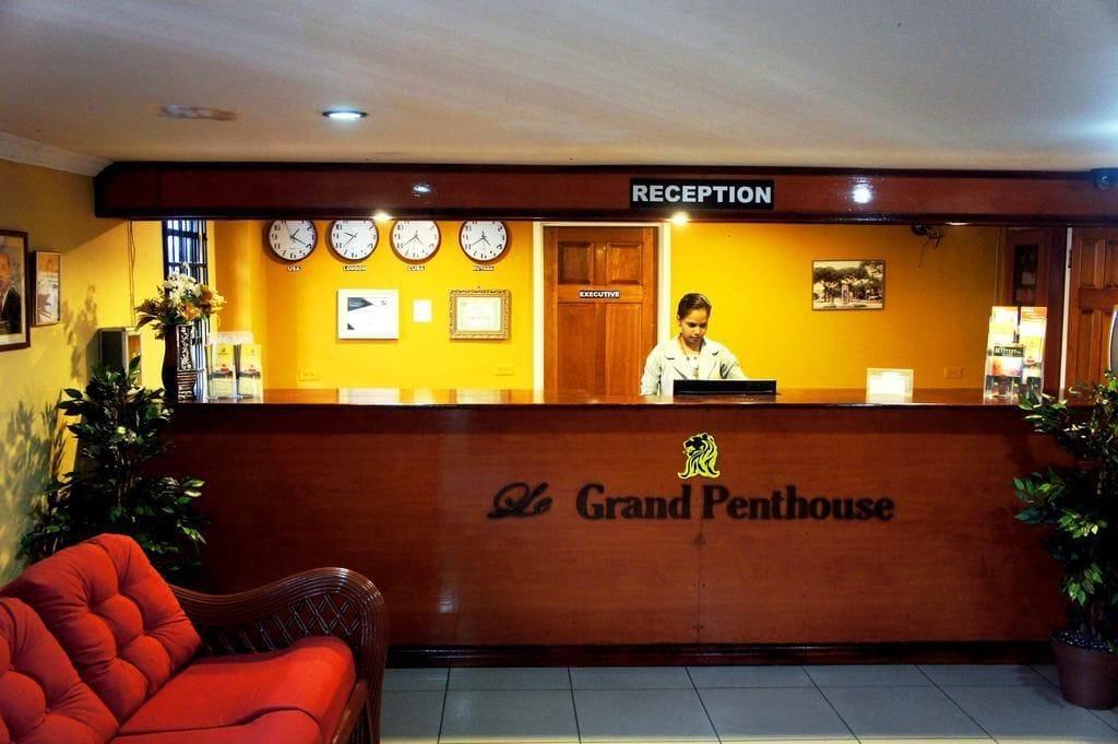 Vista Lobby Le Grand Penthouse Hotel