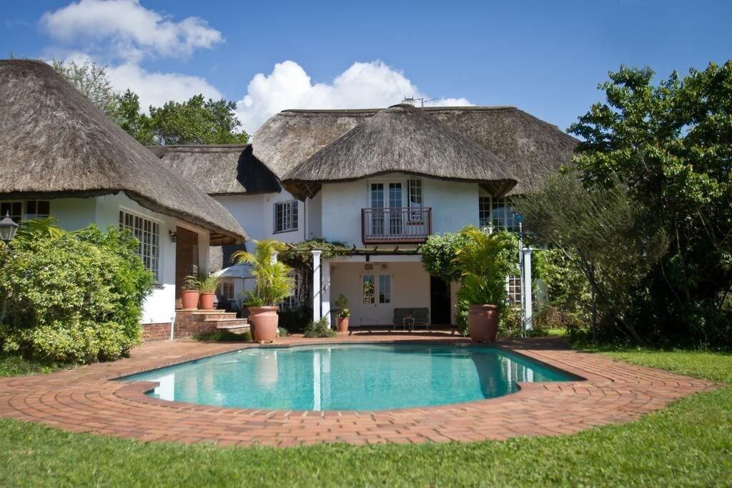 Varios Summerhill Estate